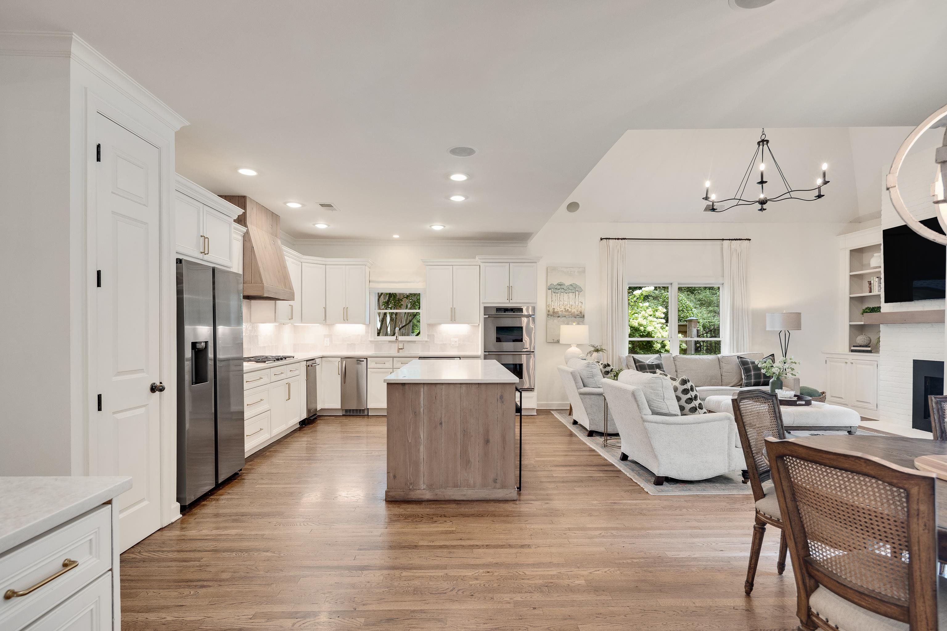 2902 BENTWOOD OAK DR