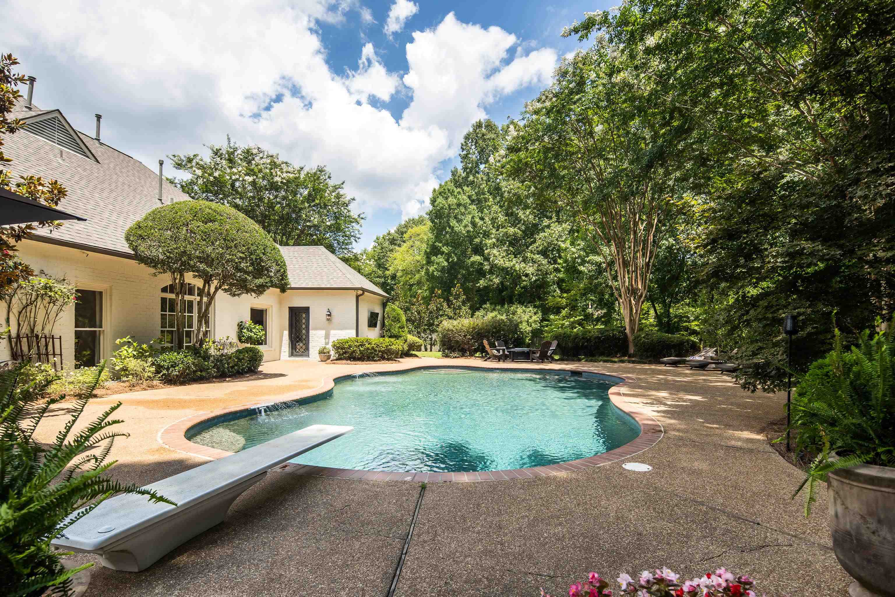 2902 BENTWOOD OAK DR