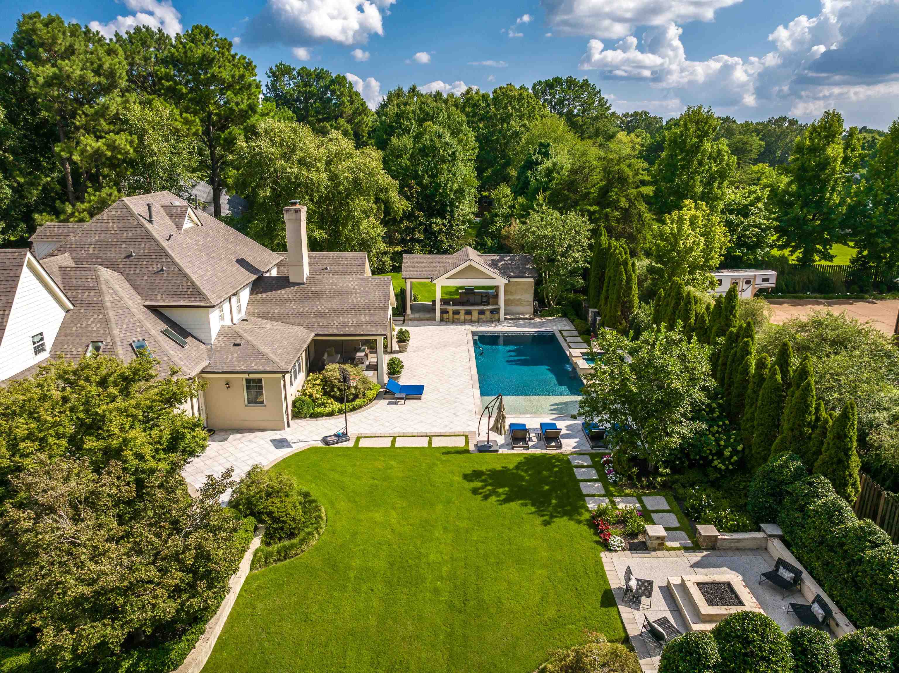 2547 DELMEAD CV