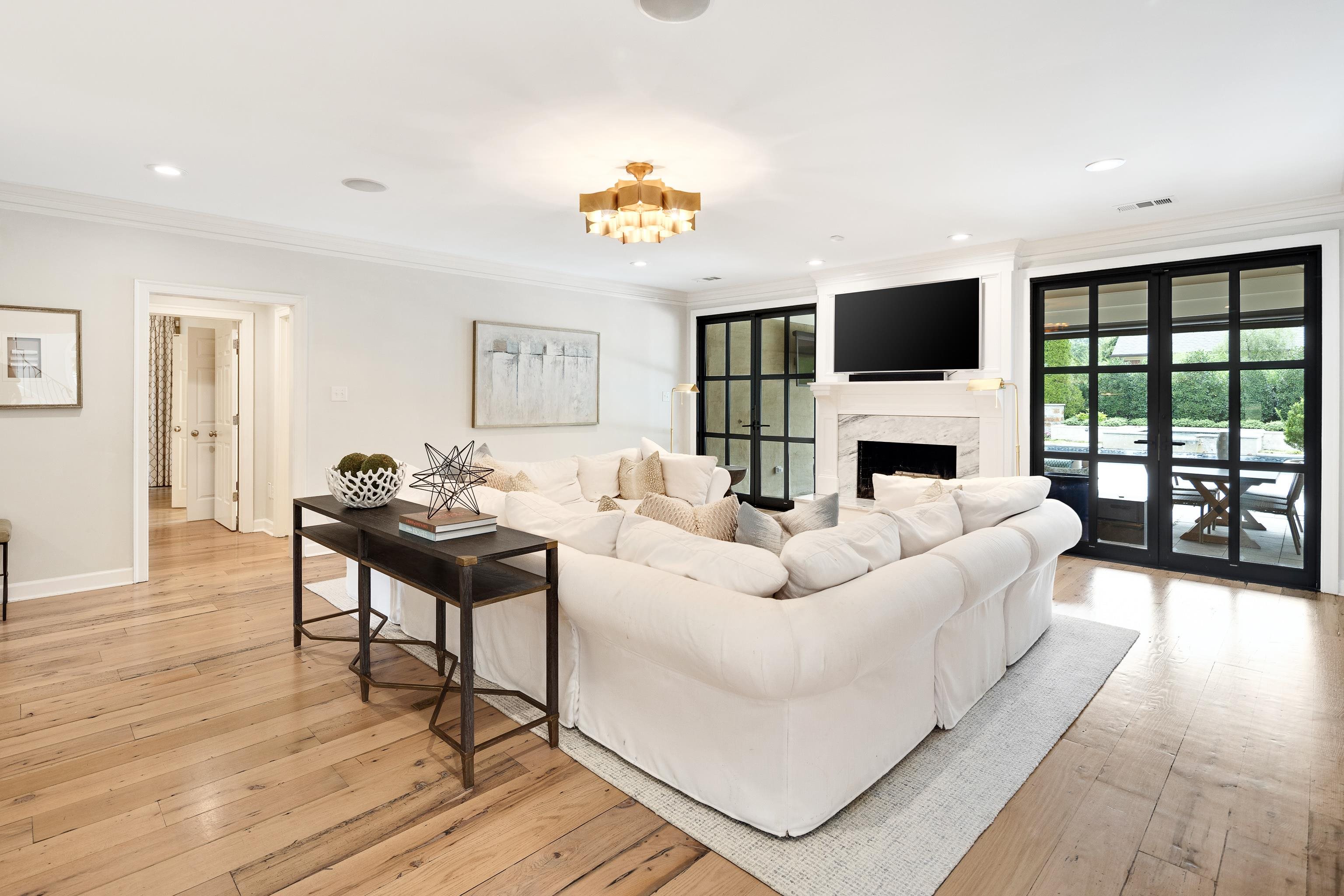 2547 DELMEAD CV