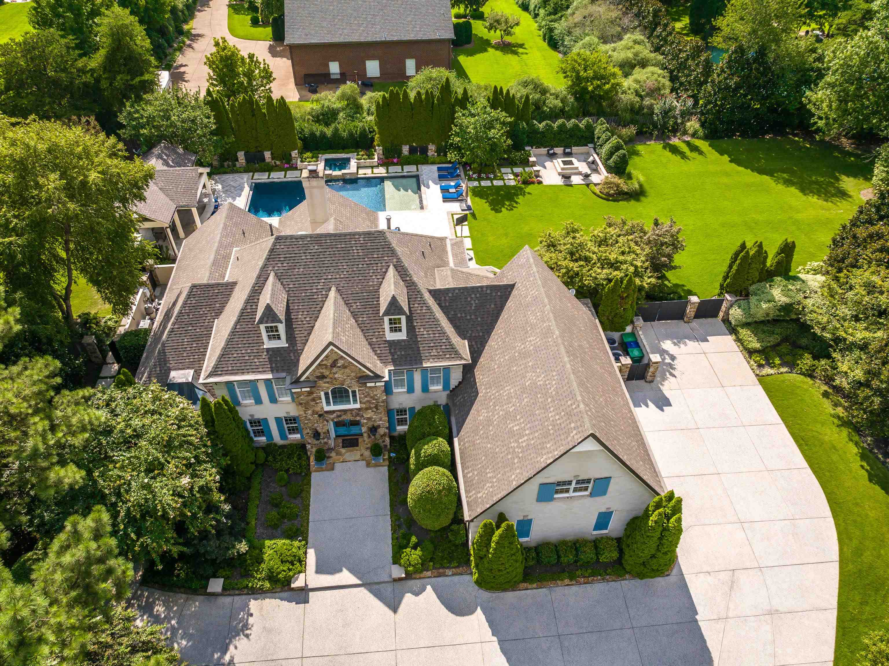 2547 DELMEAD CV