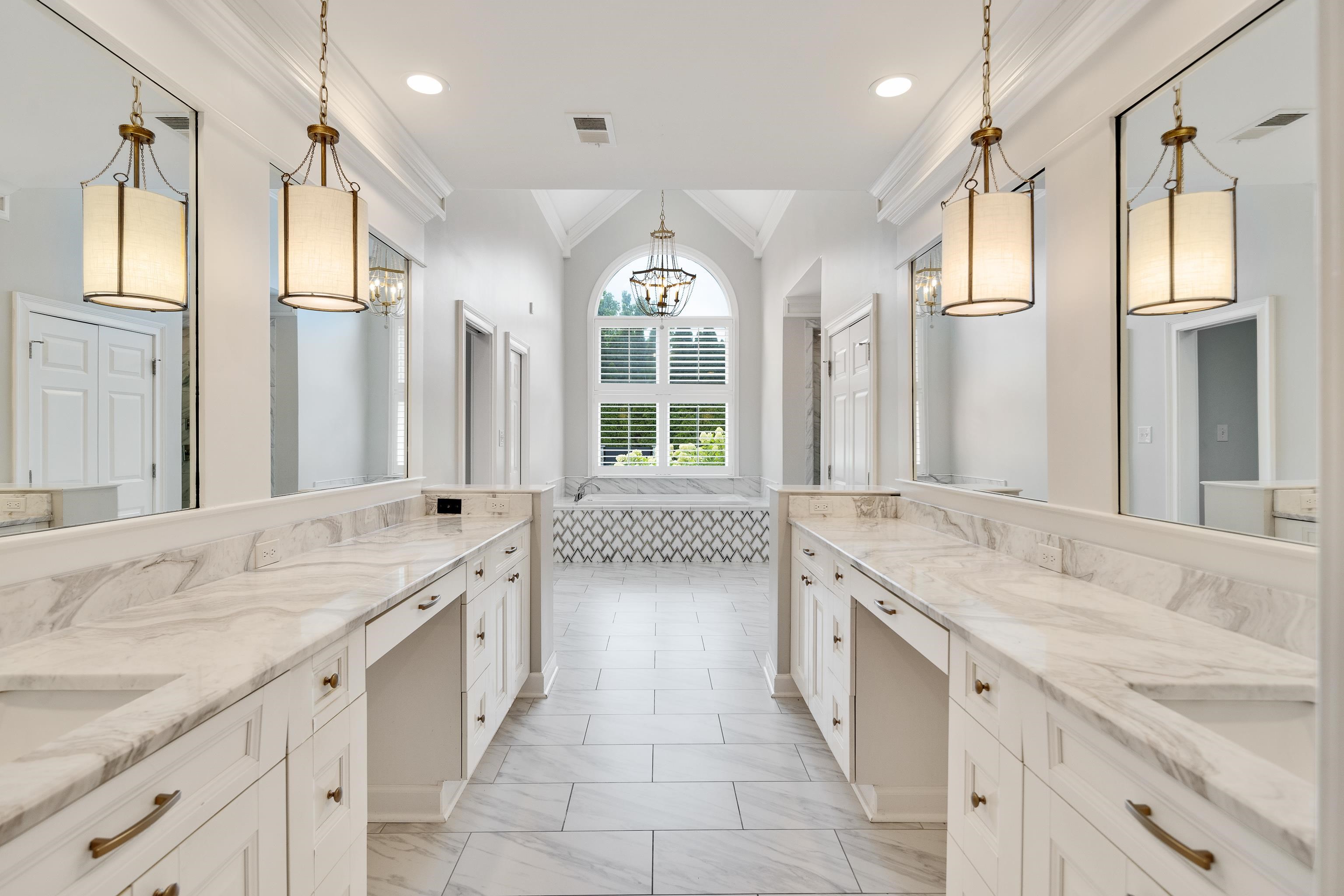 2547 DELMEAD CV