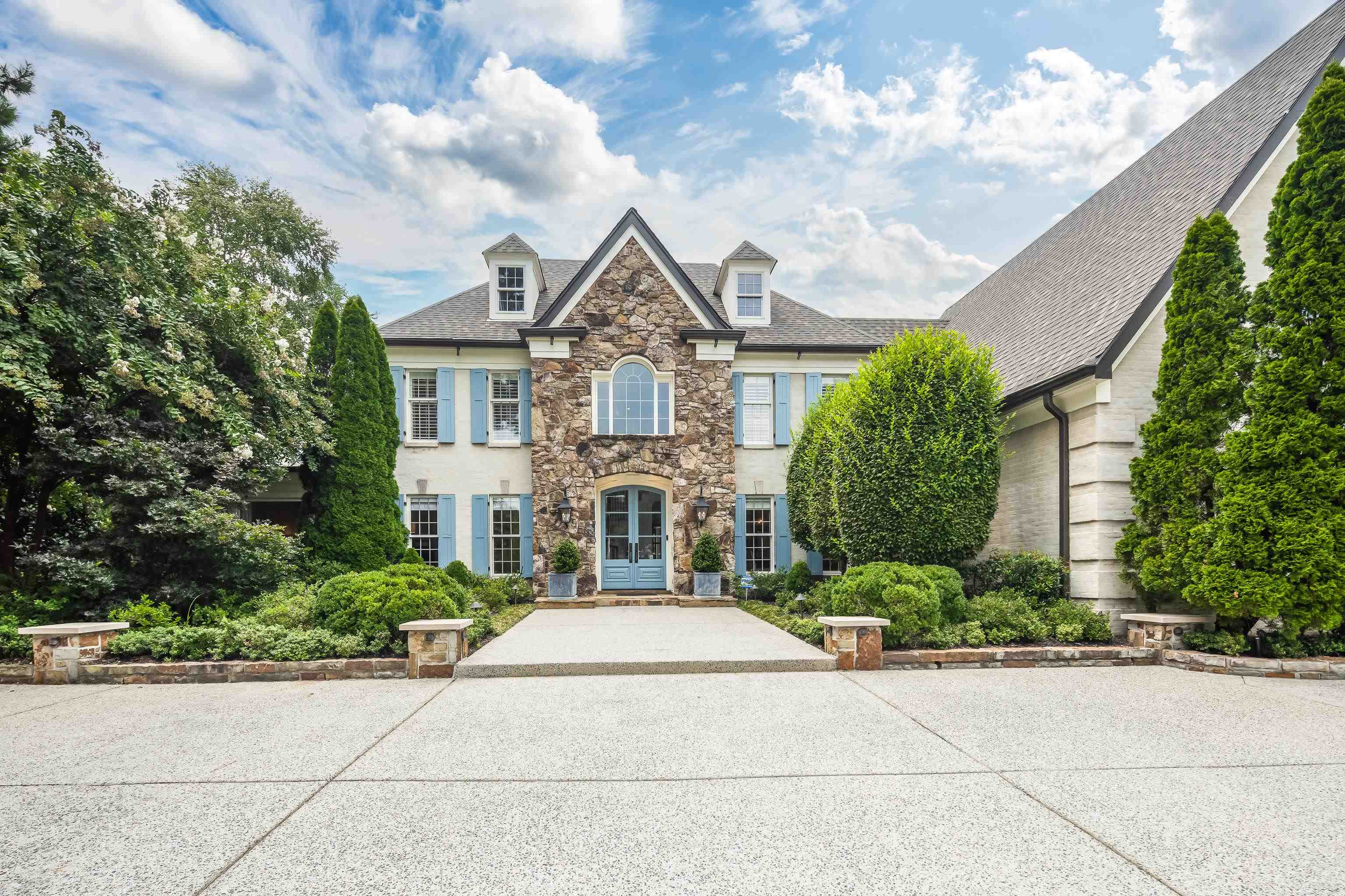 2547 DELMEAD CV
