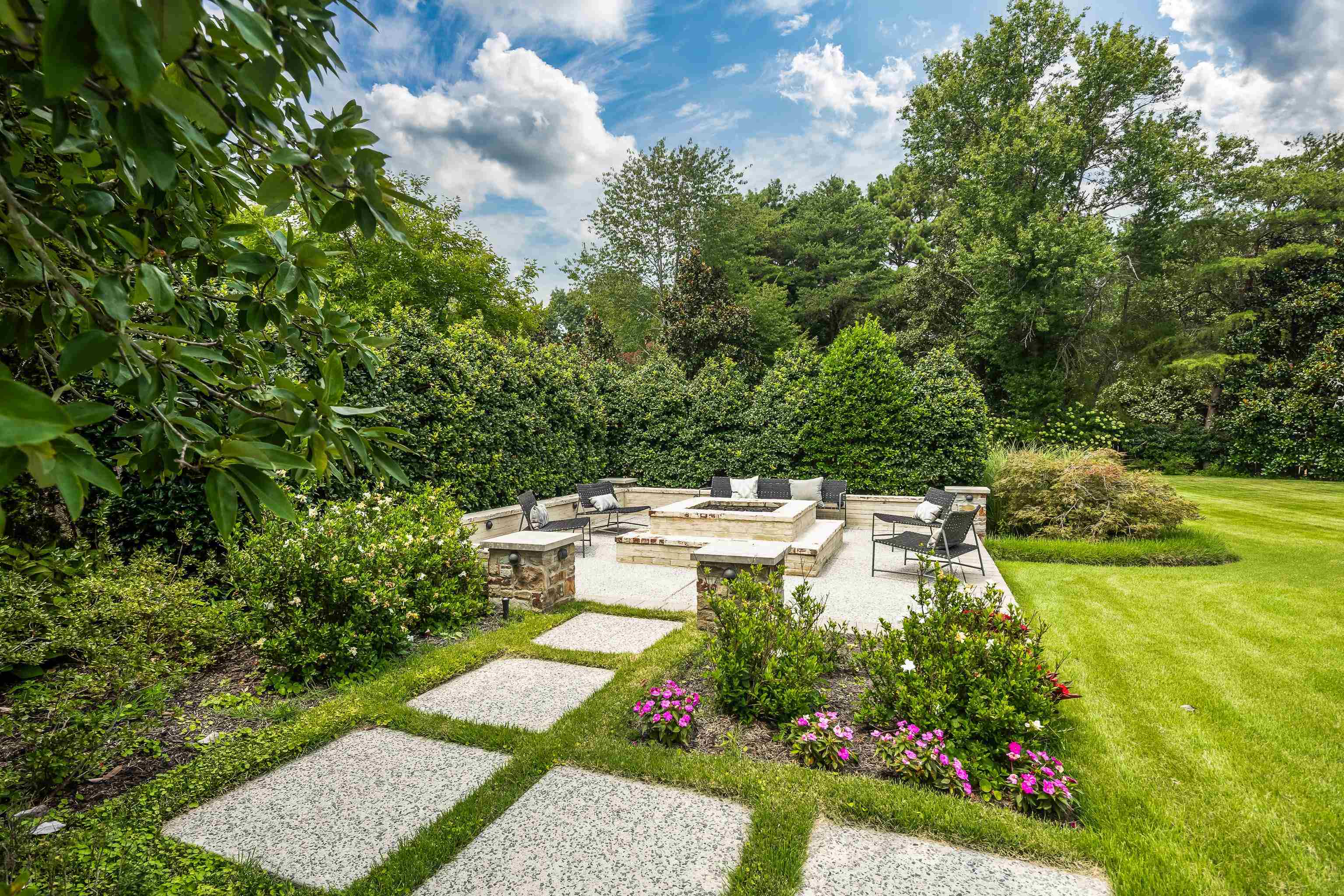 2547 DELMEAD CV