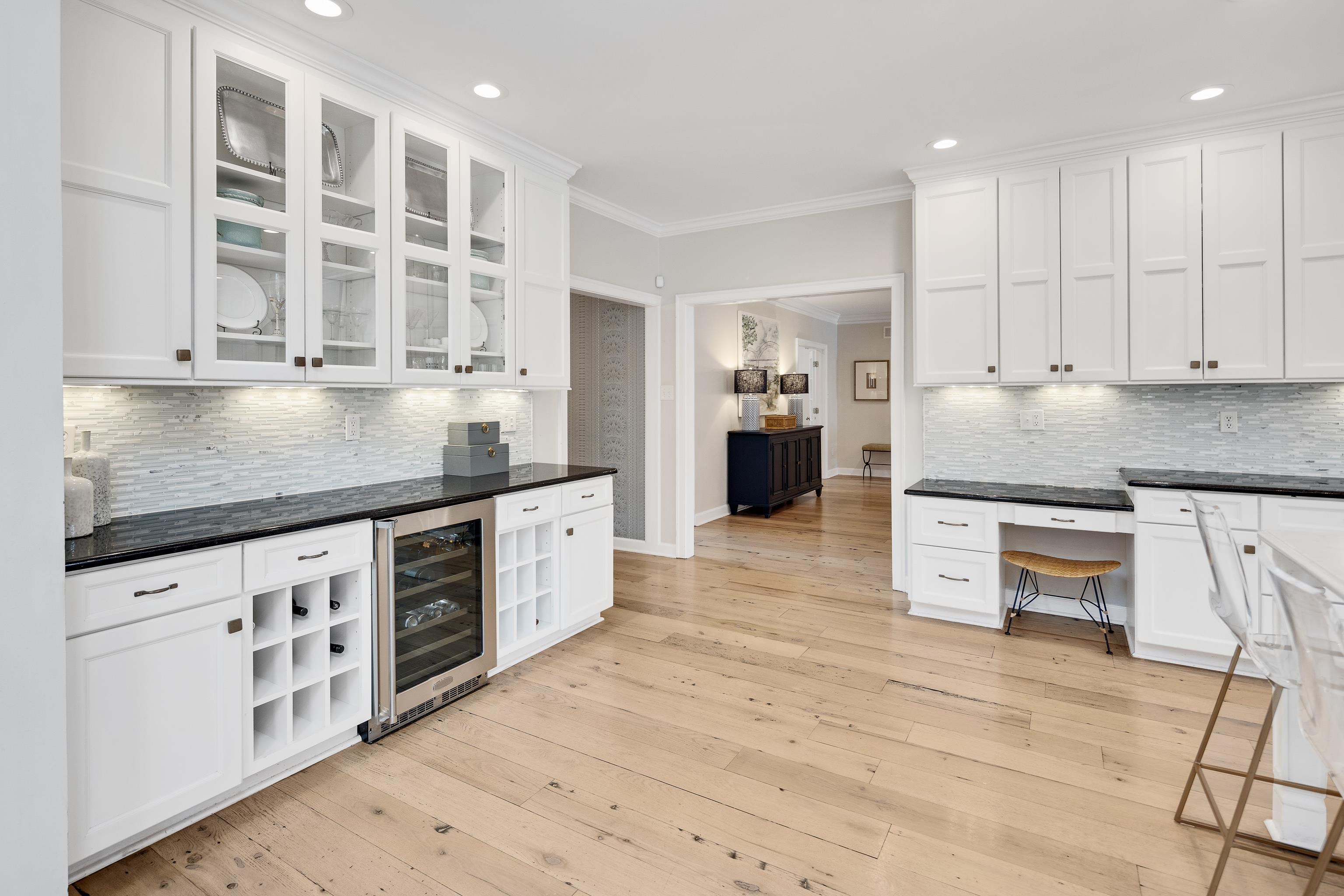 2547 DELMEAD CV