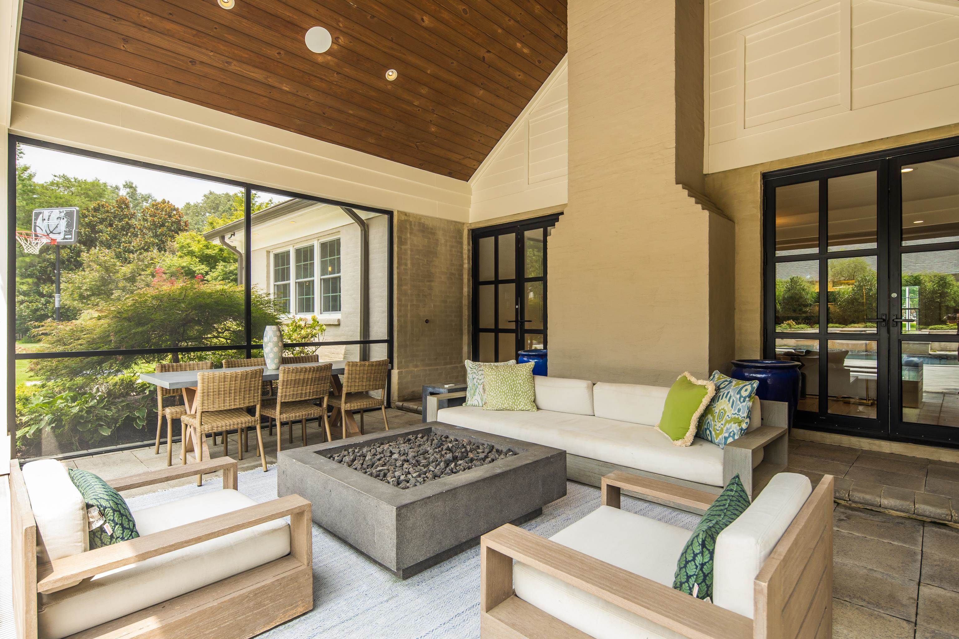 2547 DELMEAD CV