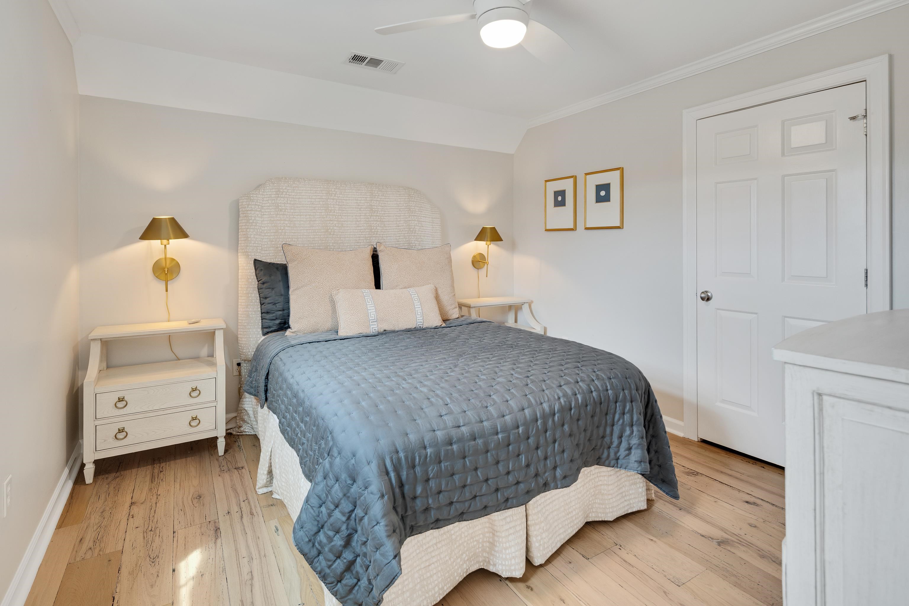 2547 DELMEAD CV
