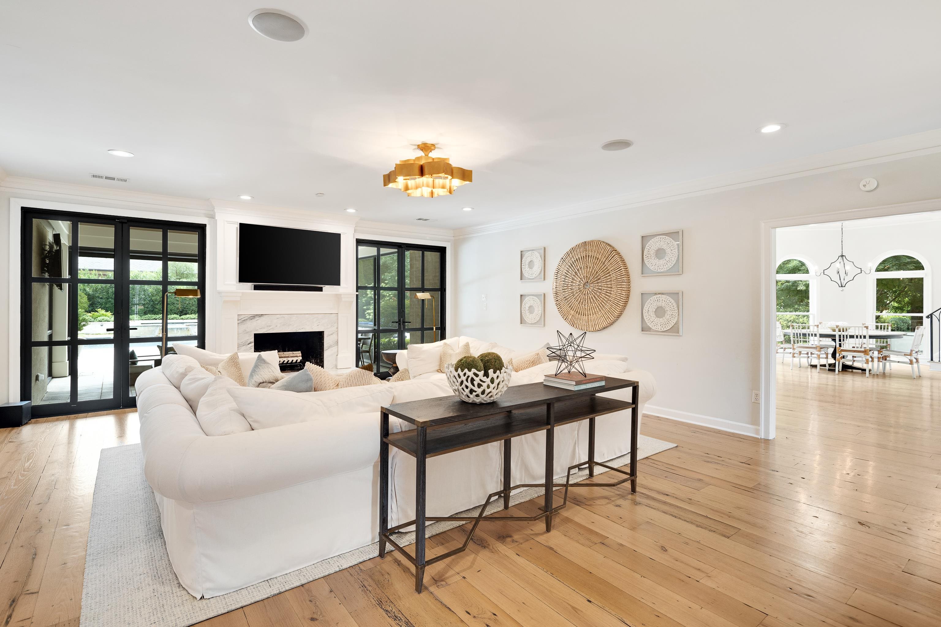 2547 DELMEAD CV