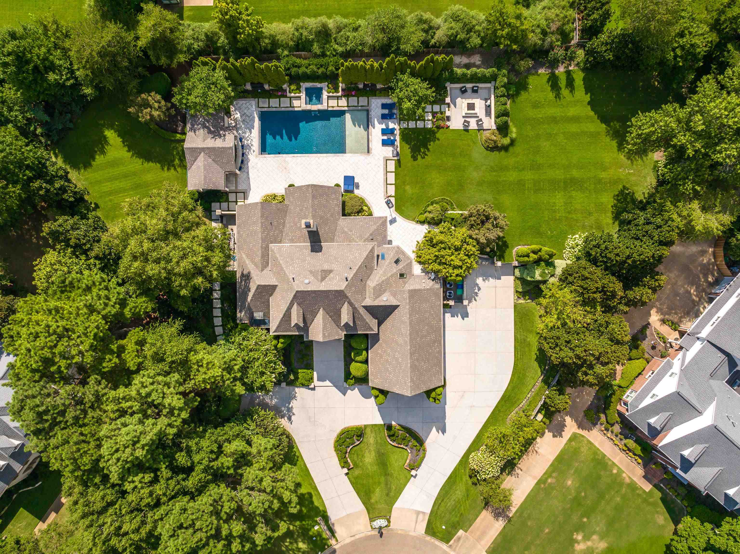 2547 DELMEAD CV