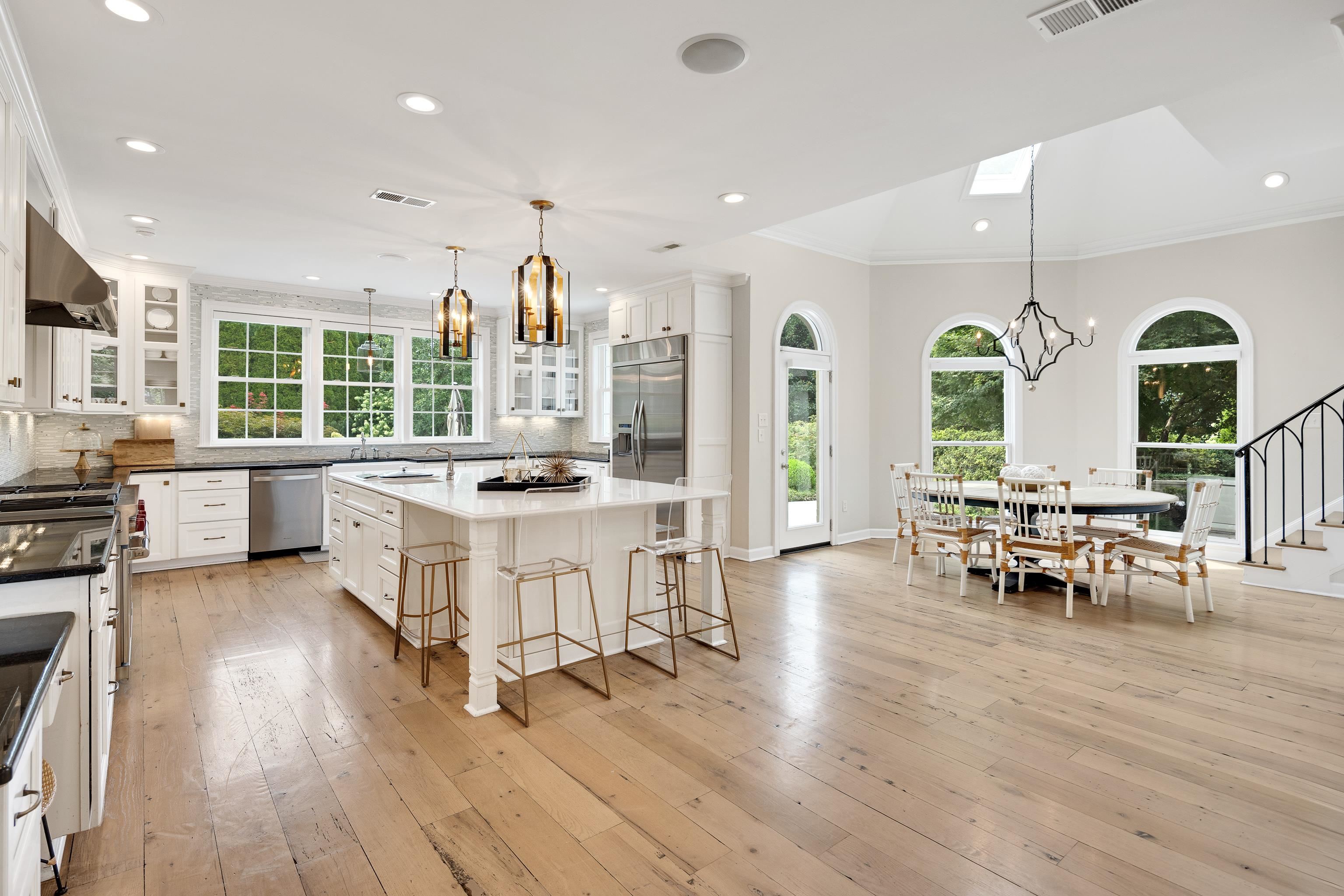 2547 DELMEAD CV