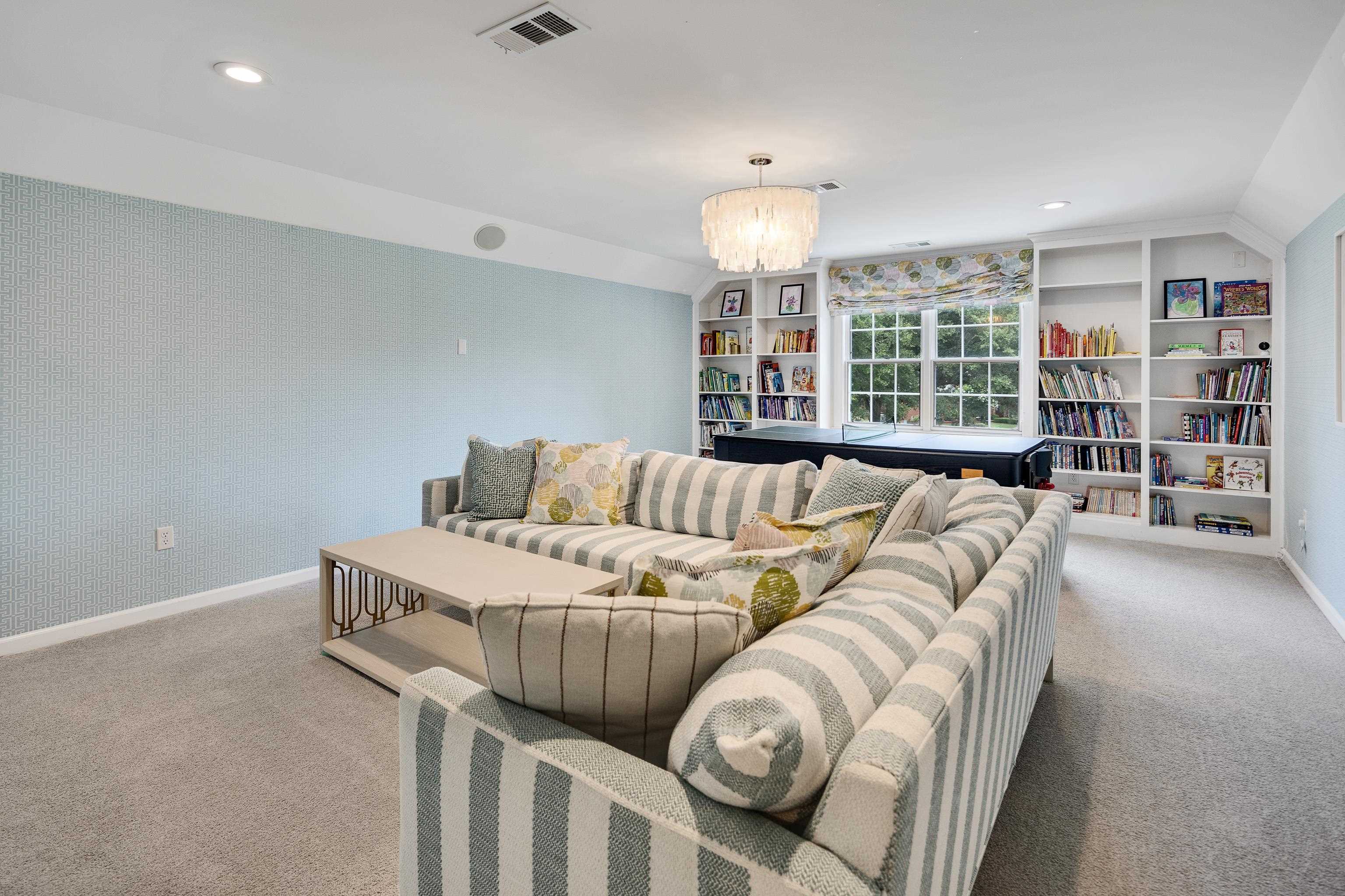 2547 DELMEAD CV