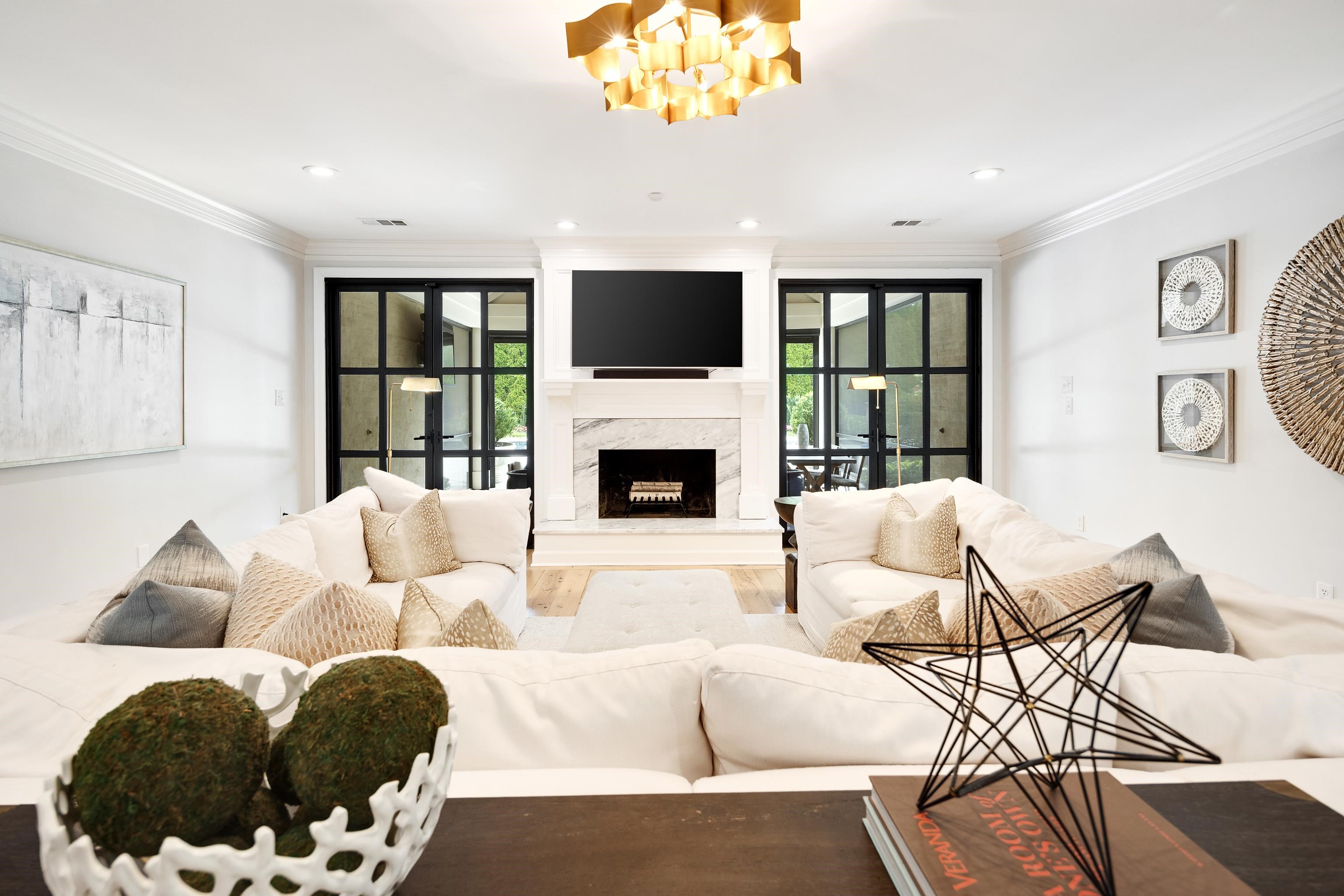 2547 DELMEAD CV