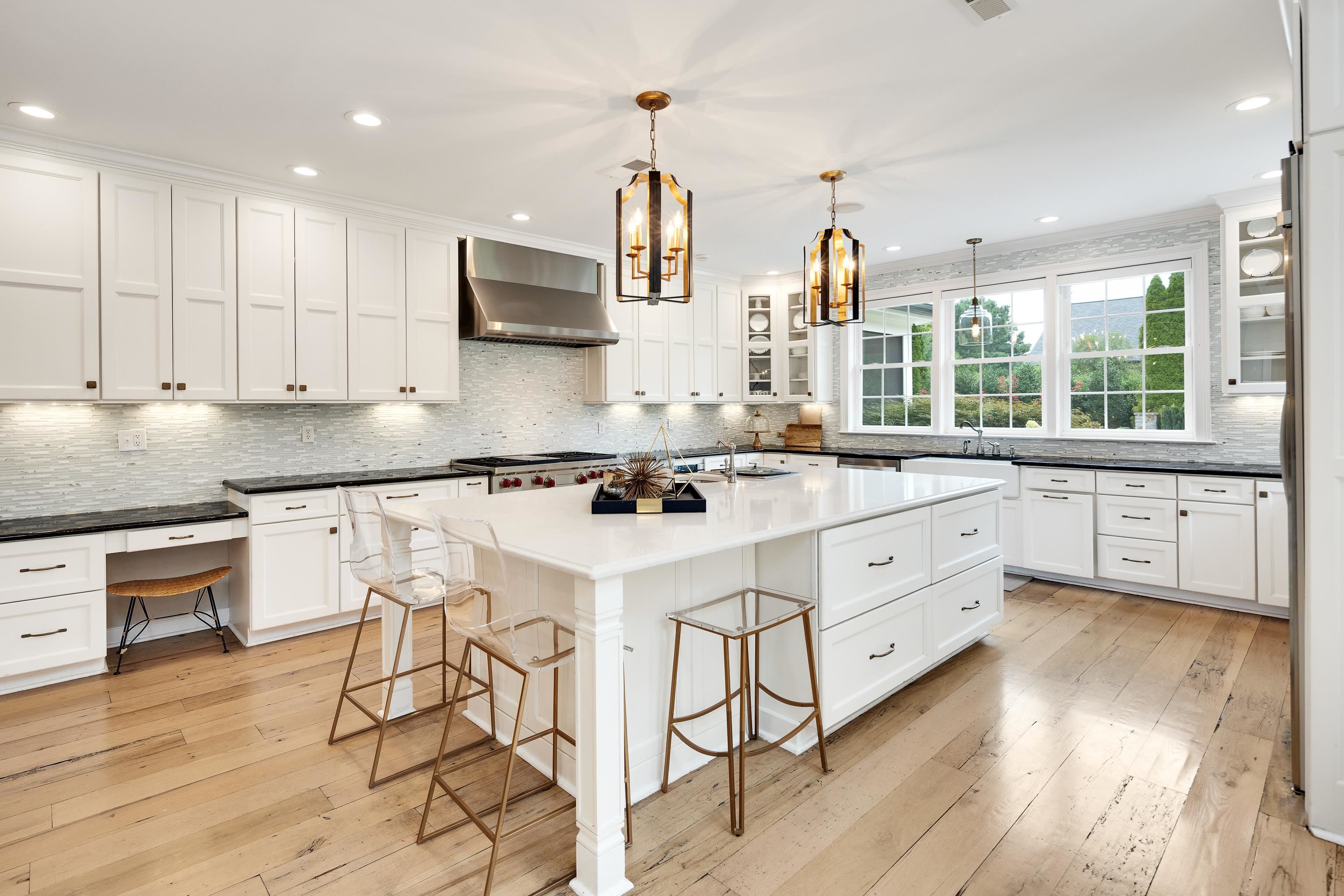 2547 DELMEAD CV
