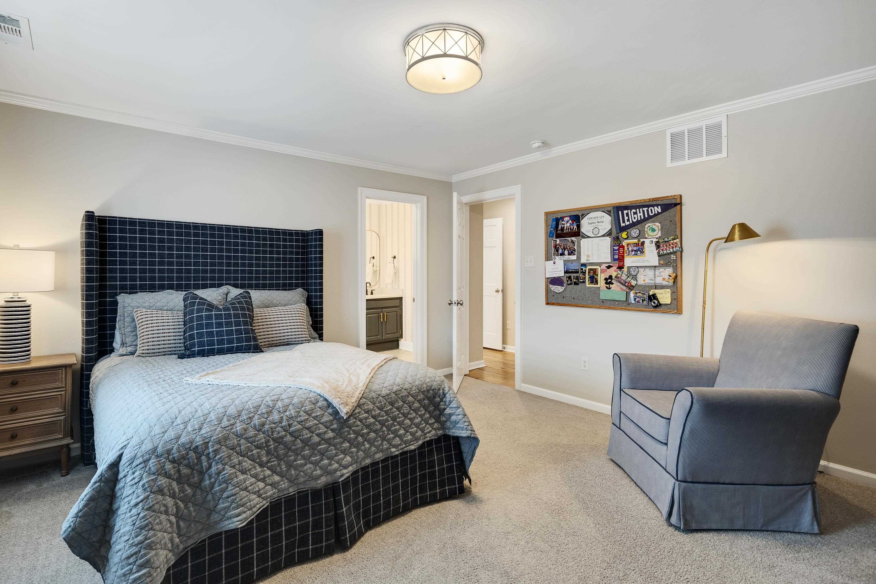 2547 DELMEAD CV