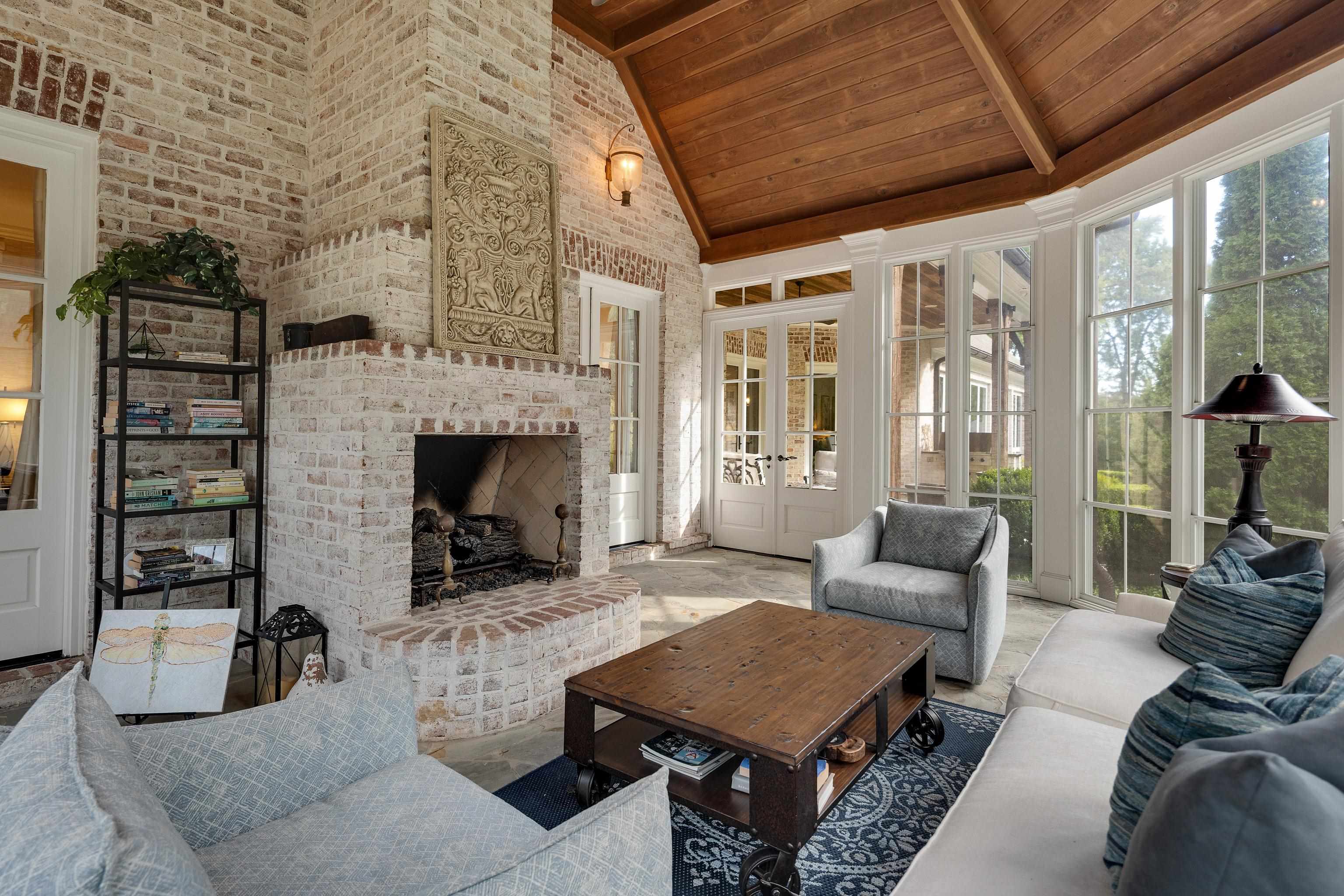 9260 GWYNN HOLLOW CV