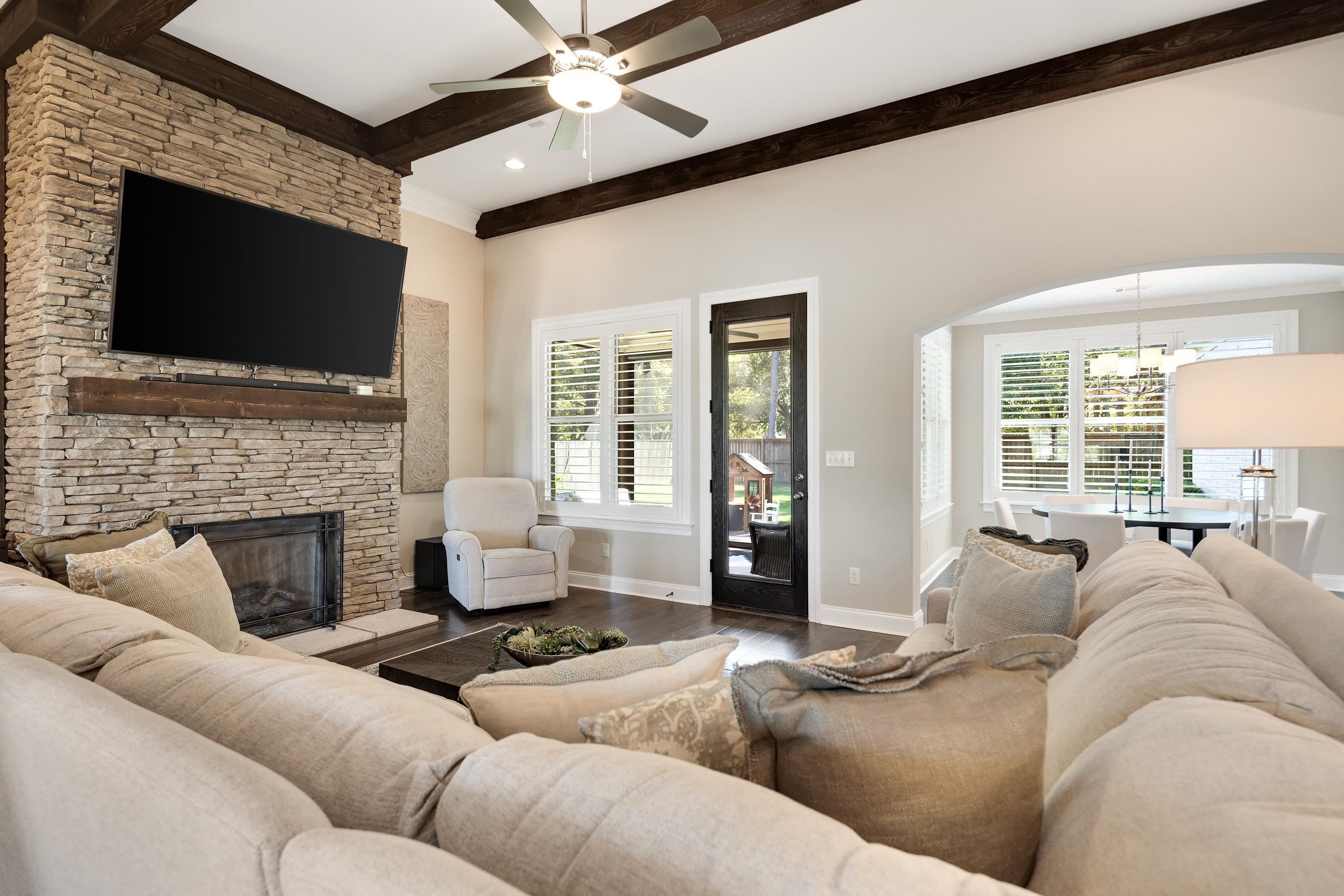 10701 MAGNOLIA PARK CIR S