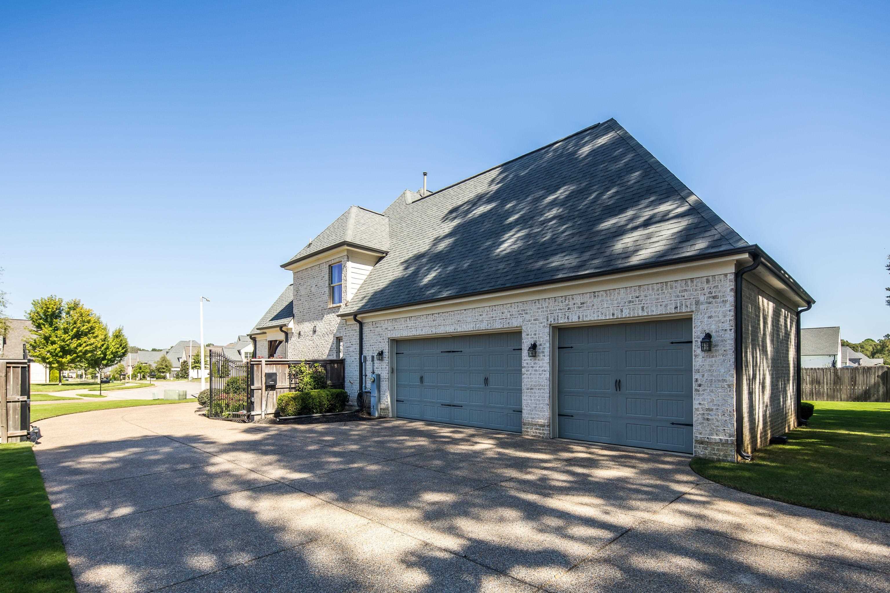 10701 MAGNOLIA PARK CIR S