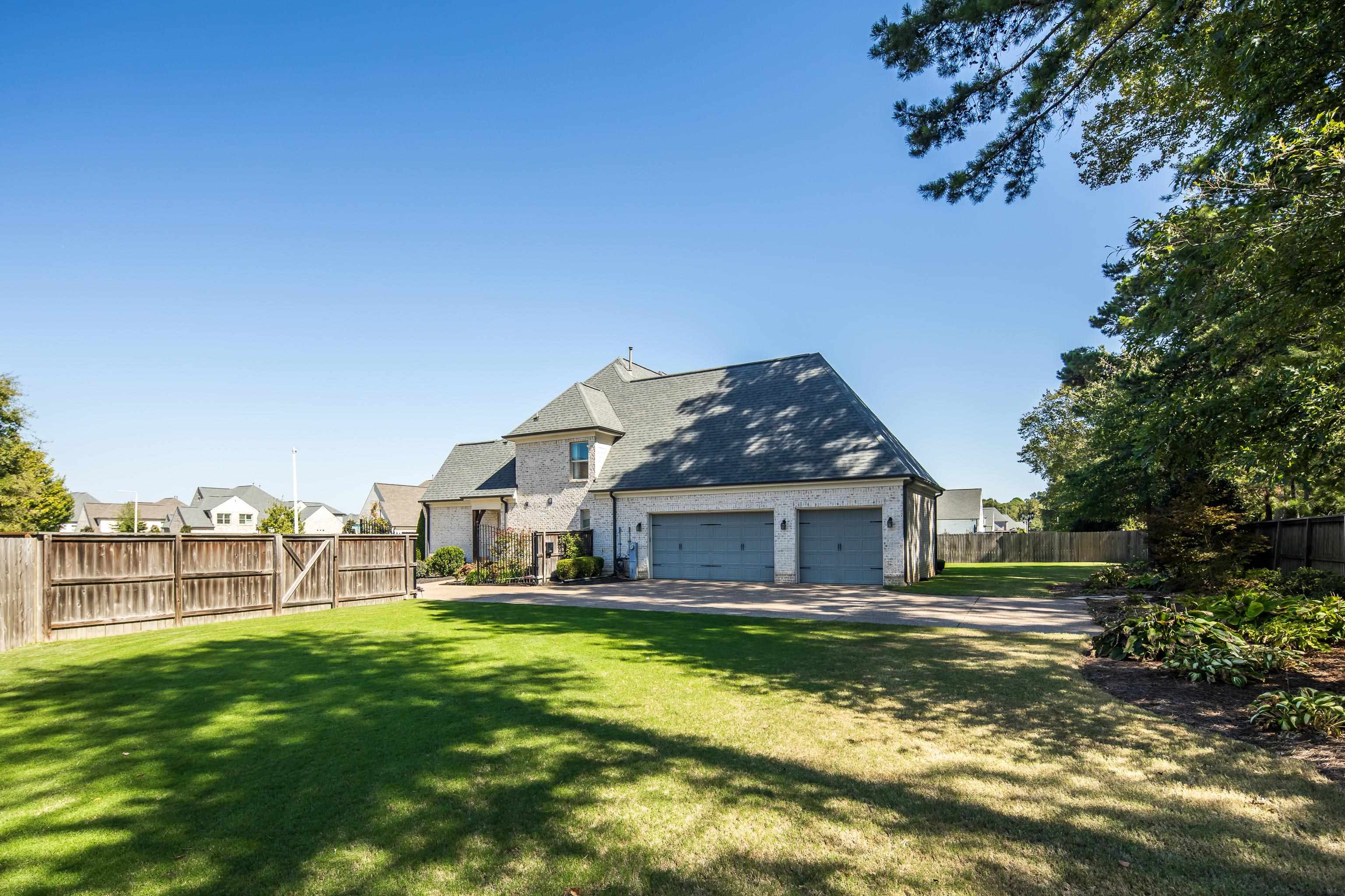 10701 MAGNOLIA PARK CIR S