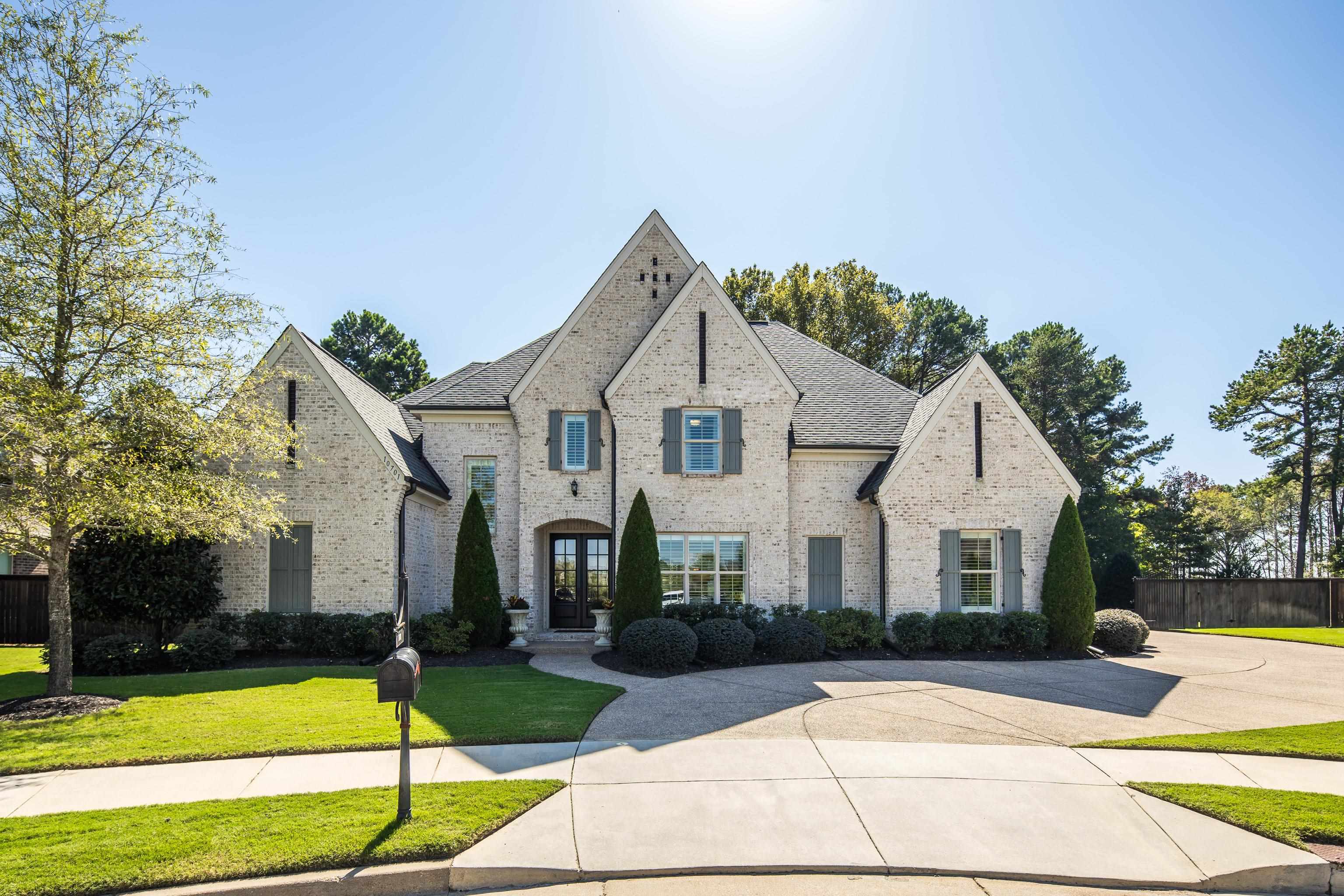 10701 MAGNOLIA PARK CIR S