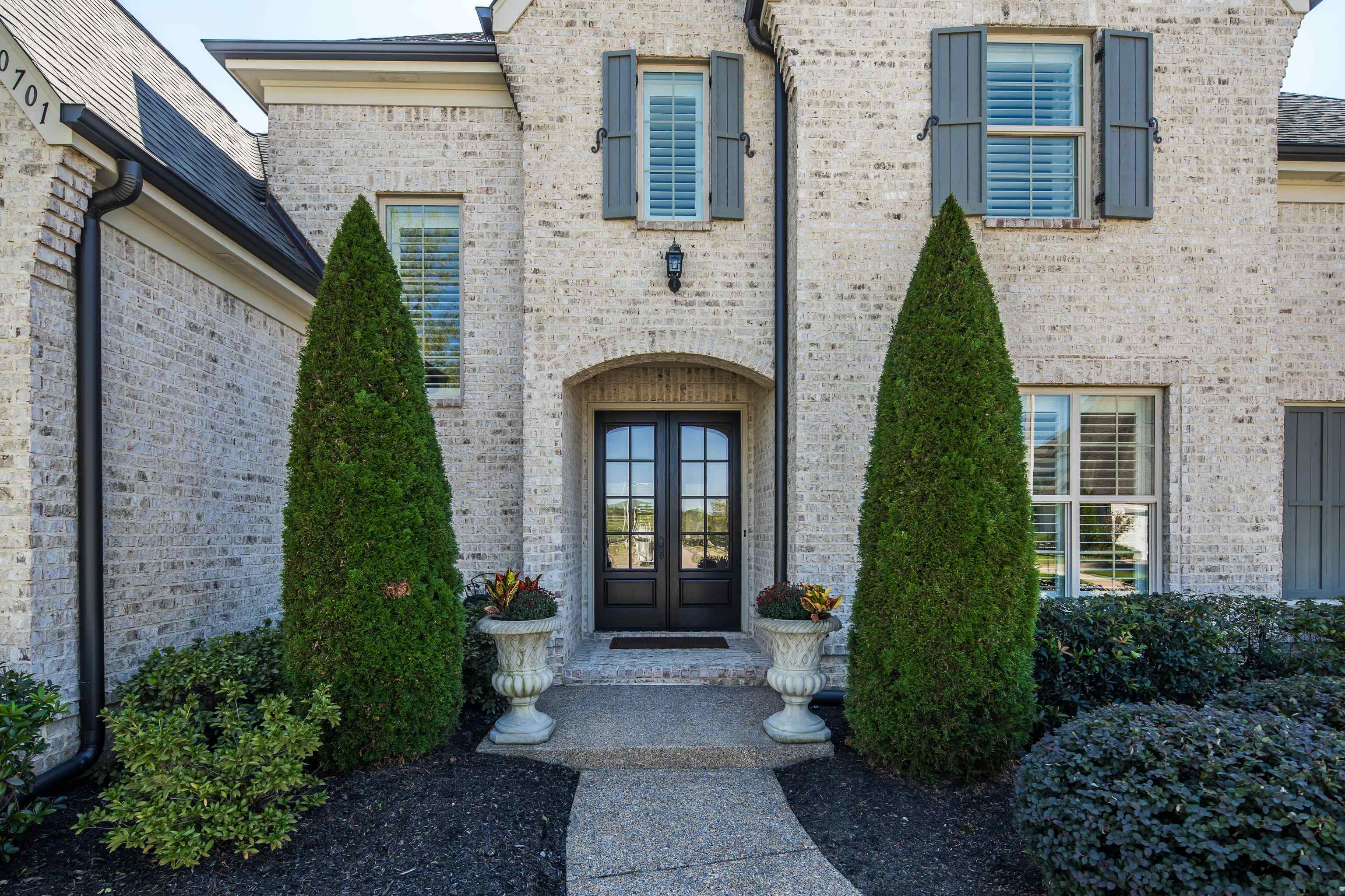 10701 MAGNOLIA PARK CIR S