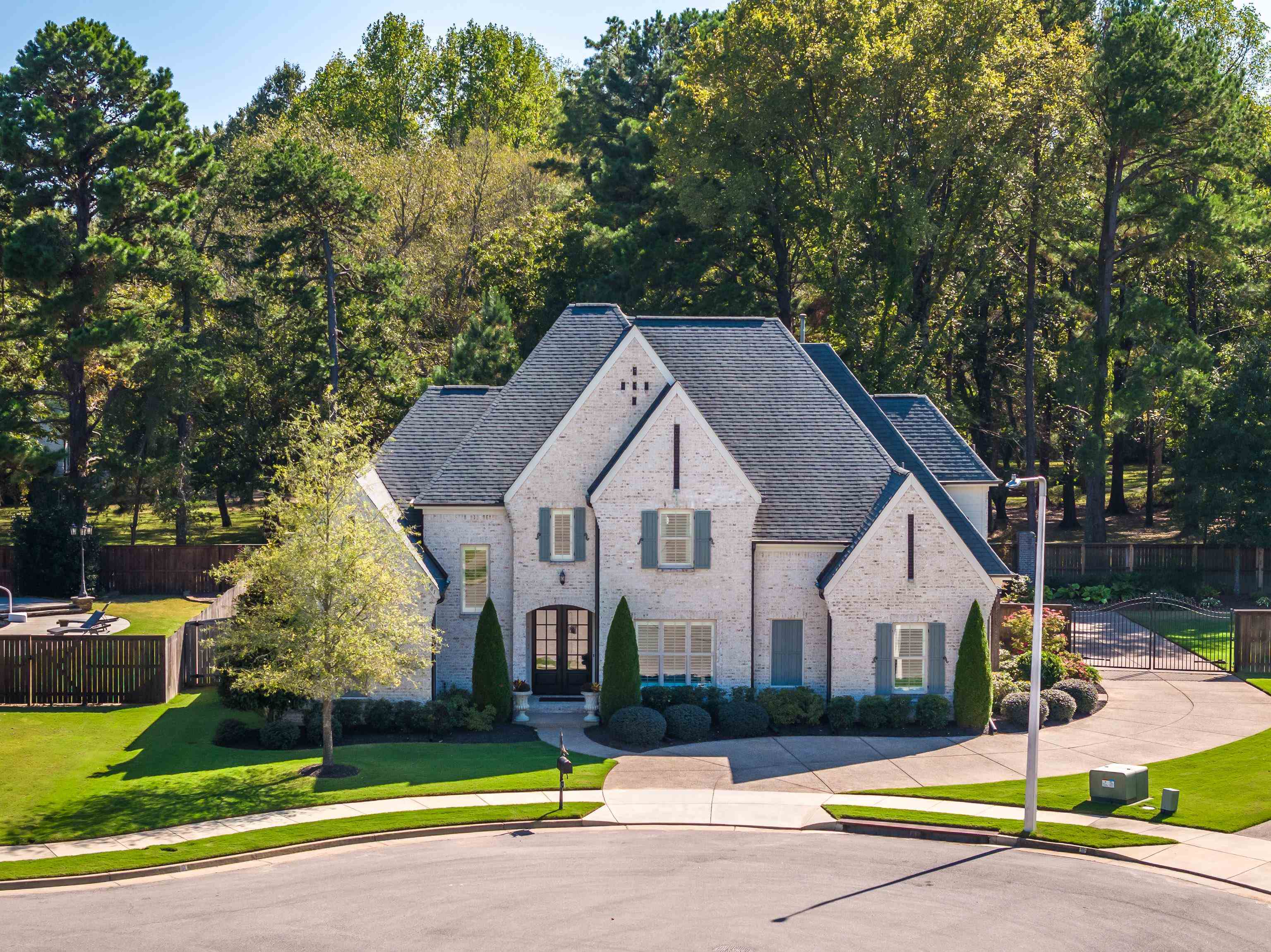 10701 MAGNOLIA PARK CIR S