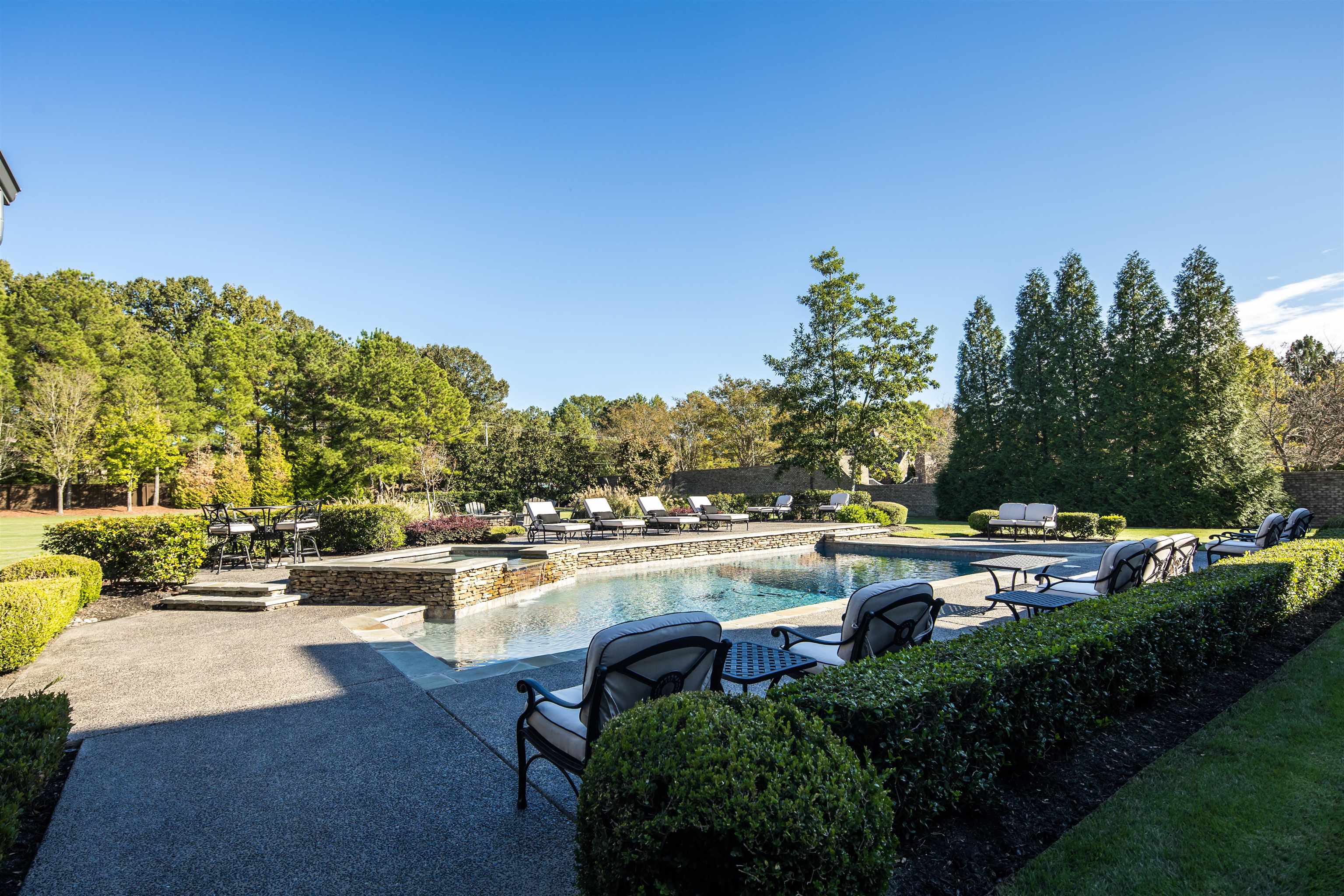 206 DUBRAY MANOR DR