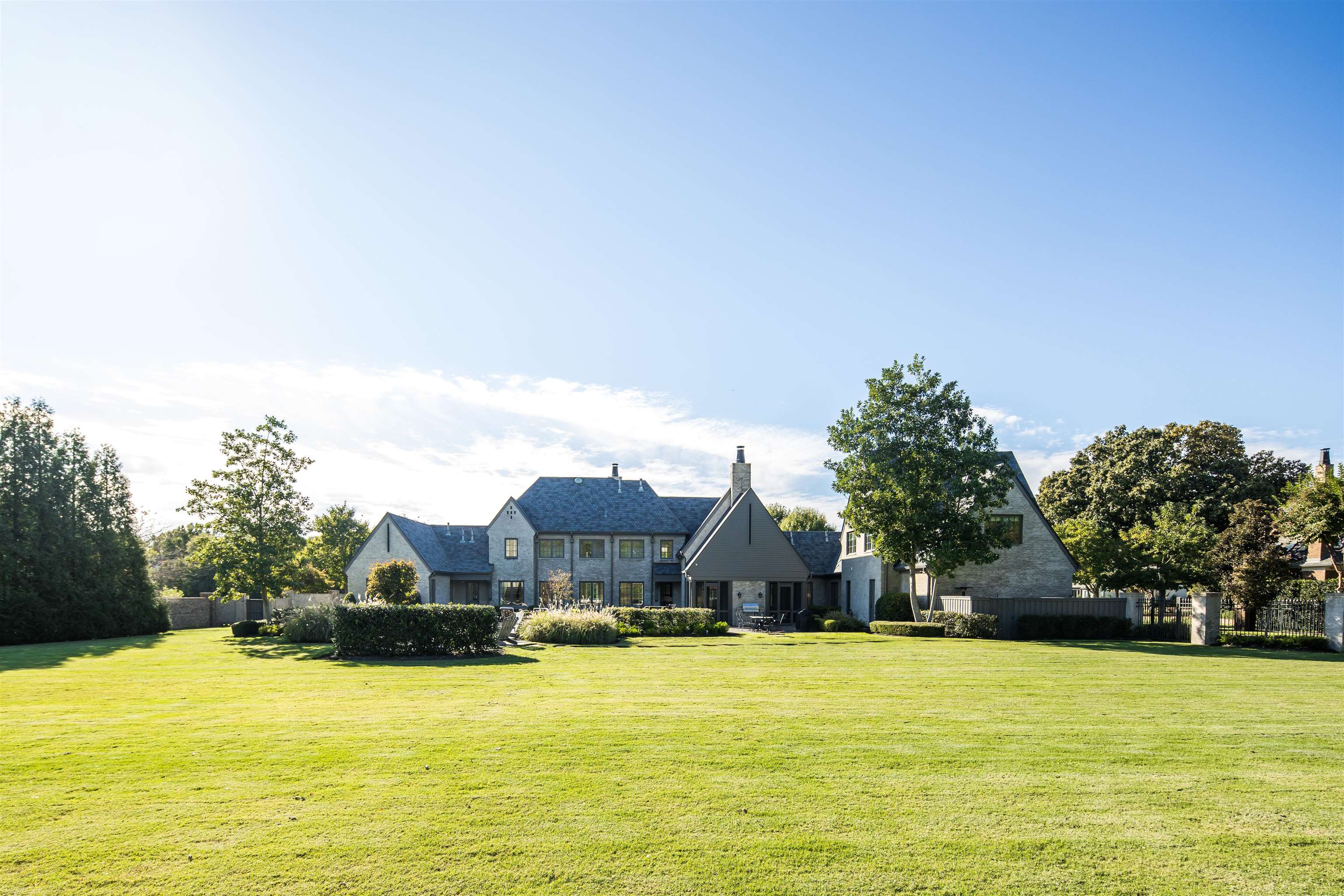 206 DUBRAY MANOR DR