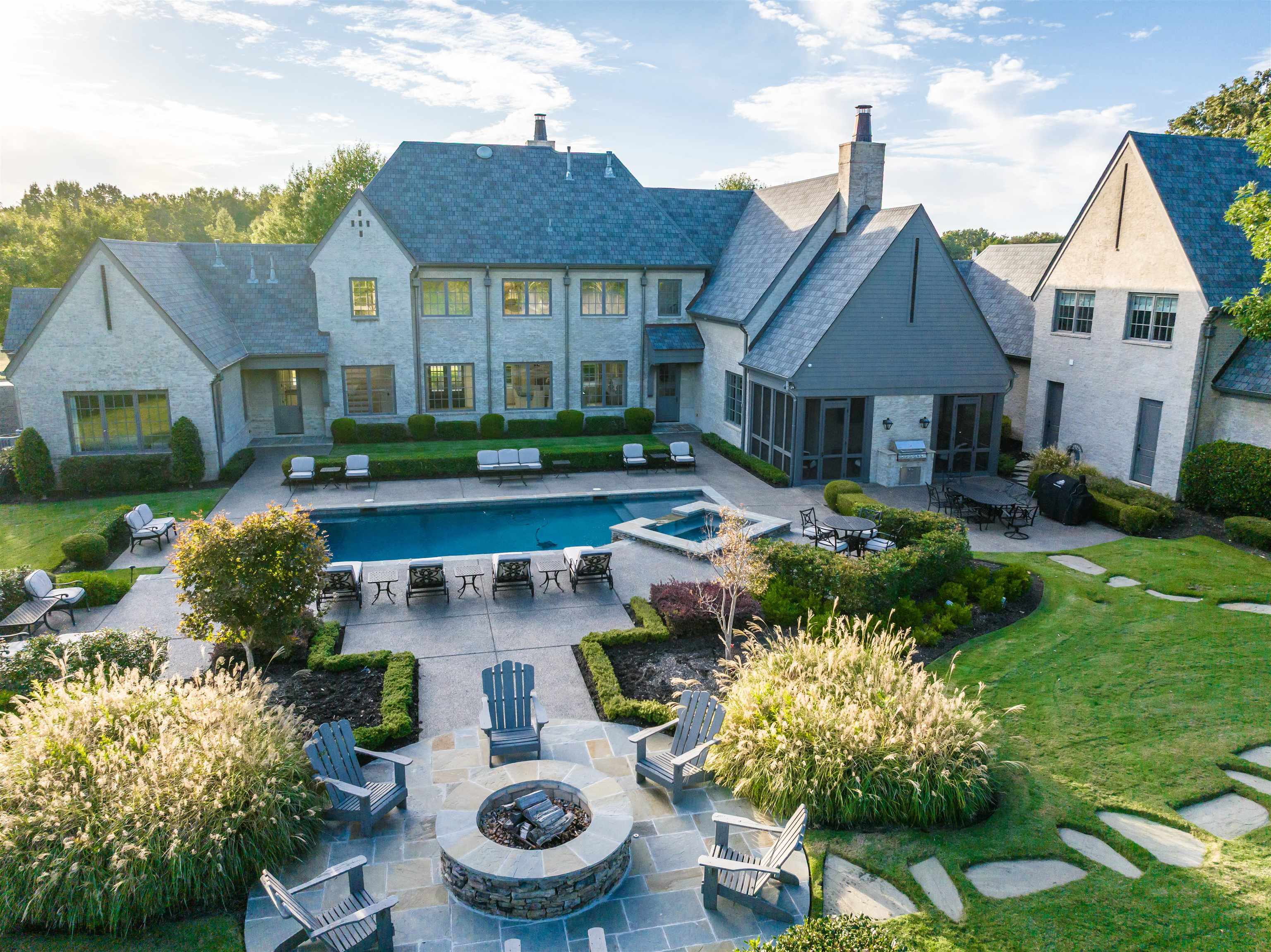 206 DUBRAY MANOR DR