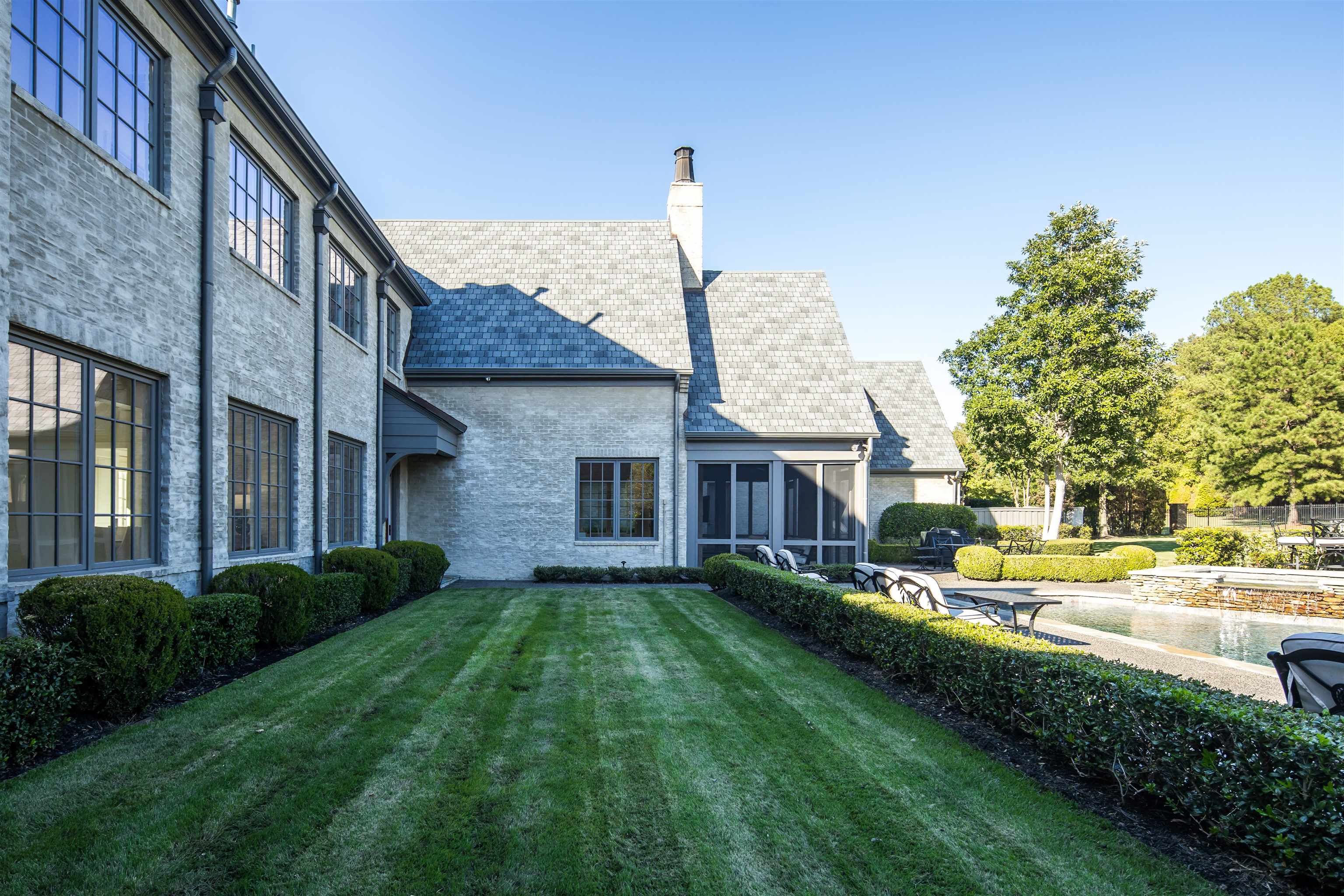206 DUBRAY MANOR DR