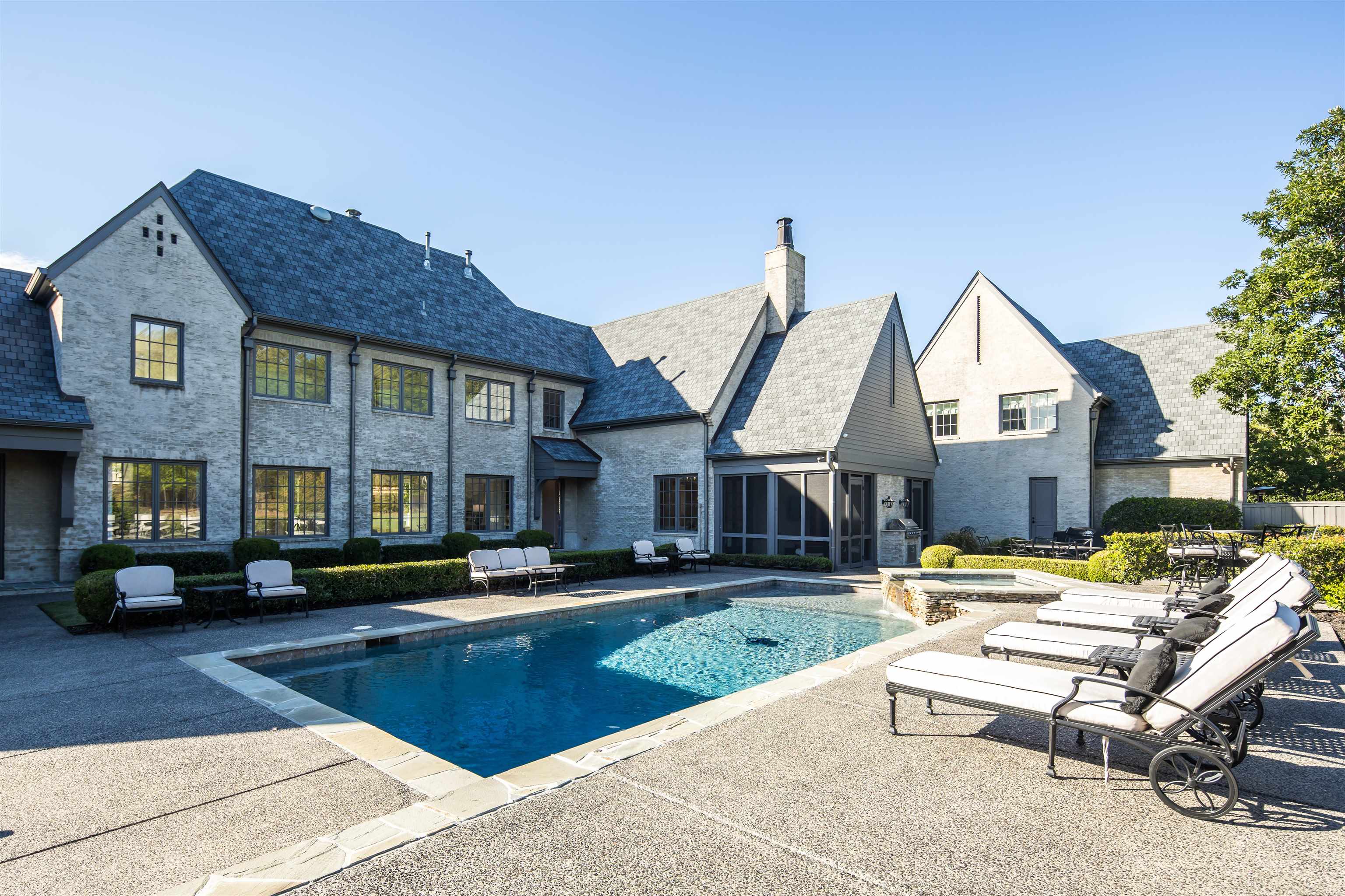 206 DUBRAY MANOR DR