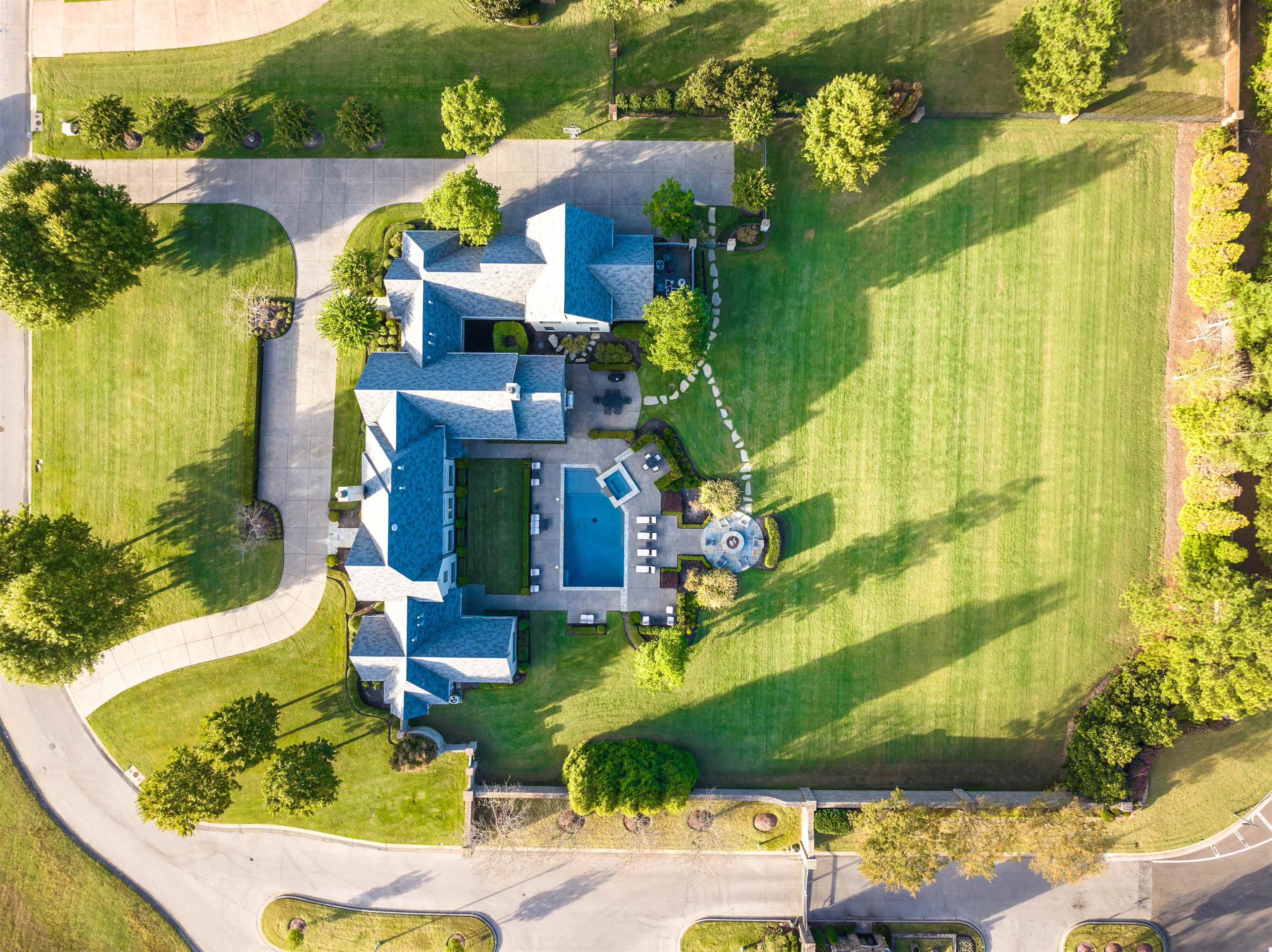 206 DUBRAY MANOR DR