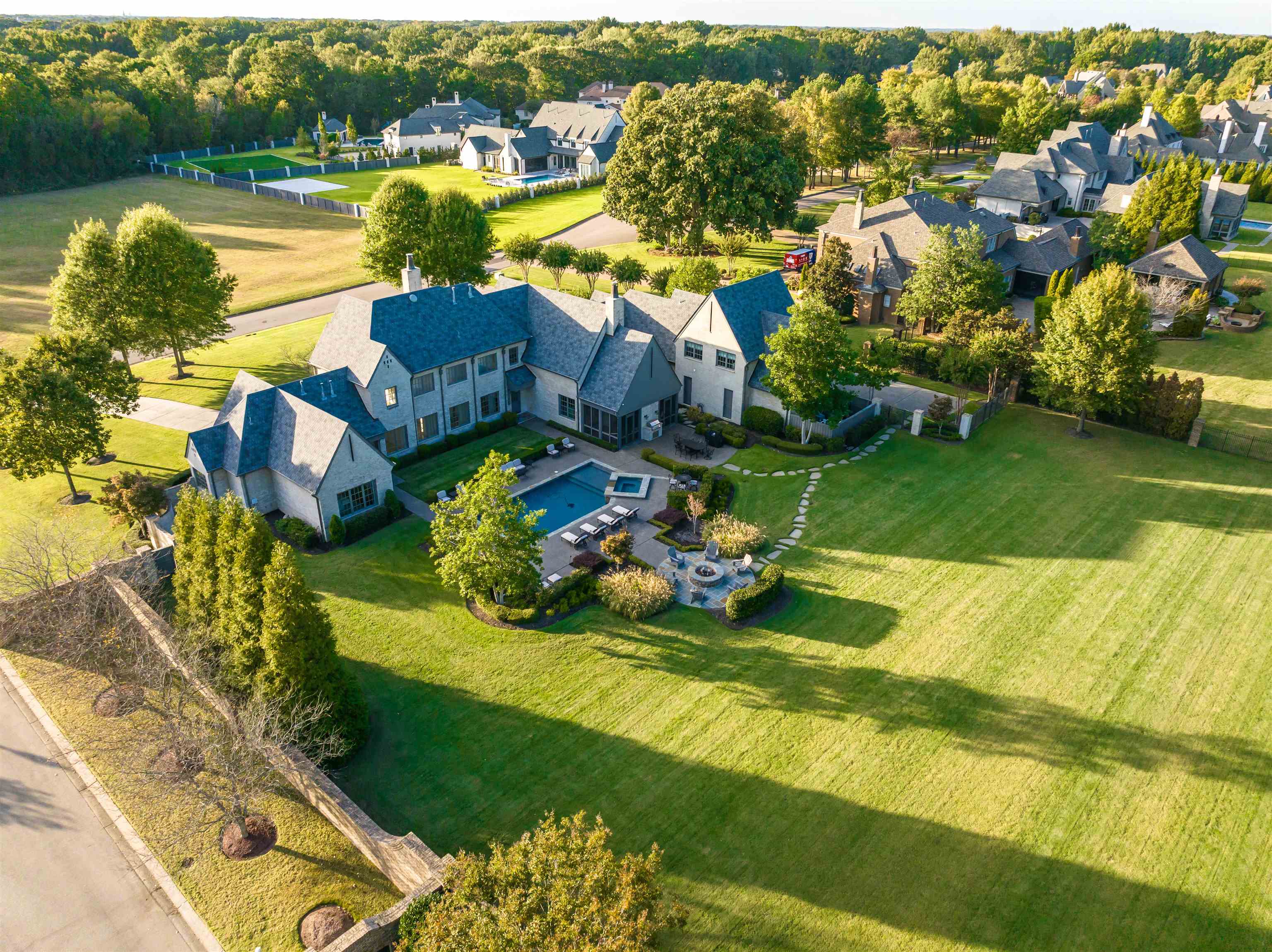 206 DUBRAY MANOR DR