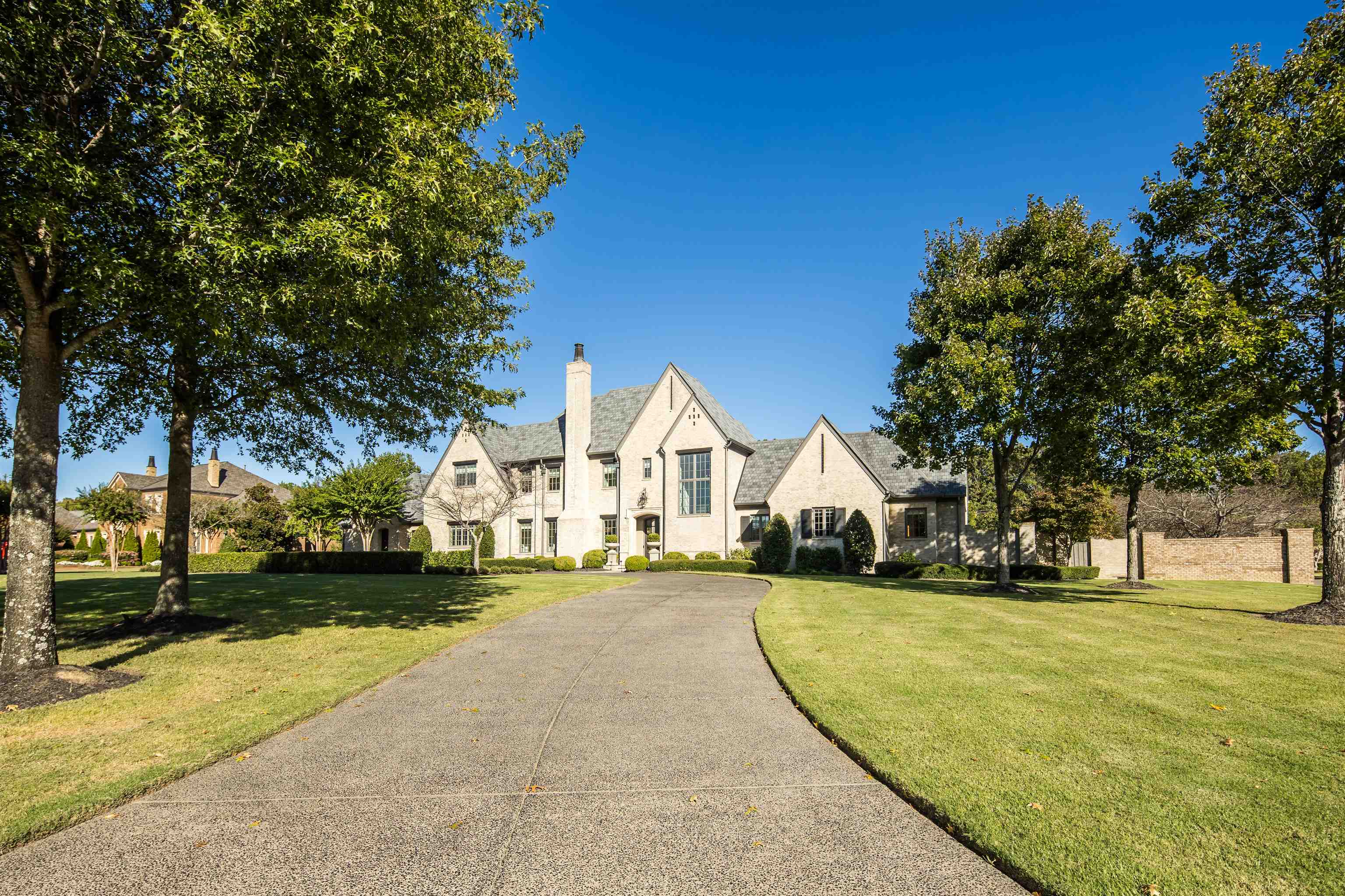 206 DUBRAY MANOR DR
