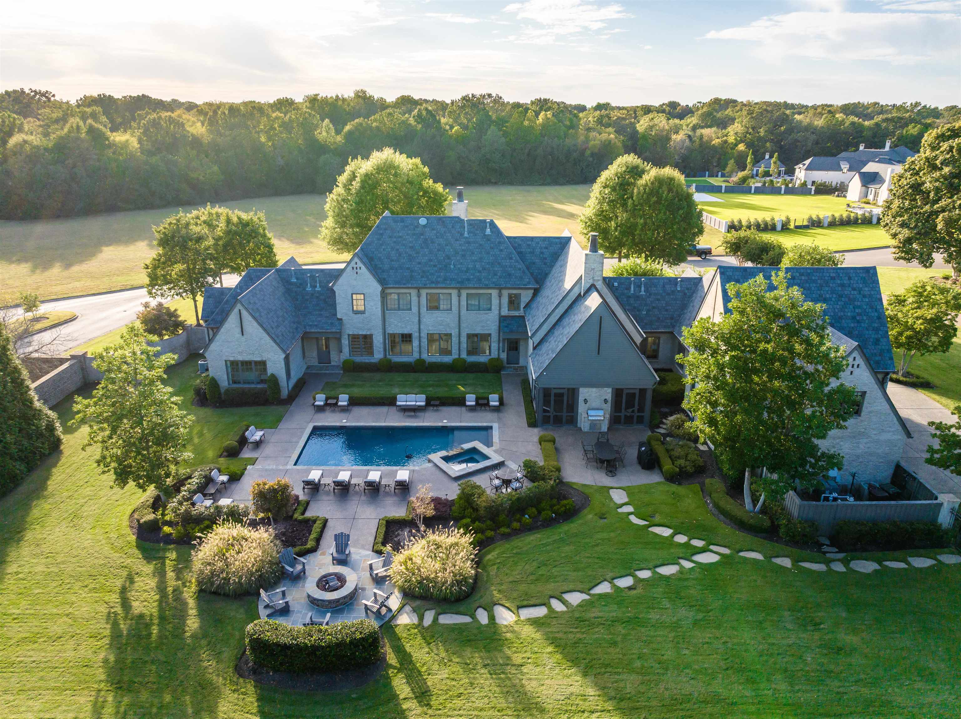 206 DUBRAY MANOR DR