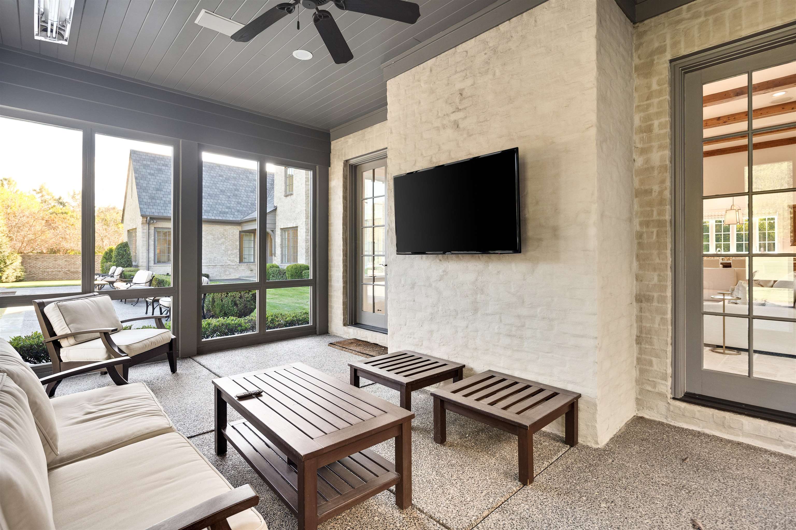 206 DUBRAY MANOR DR