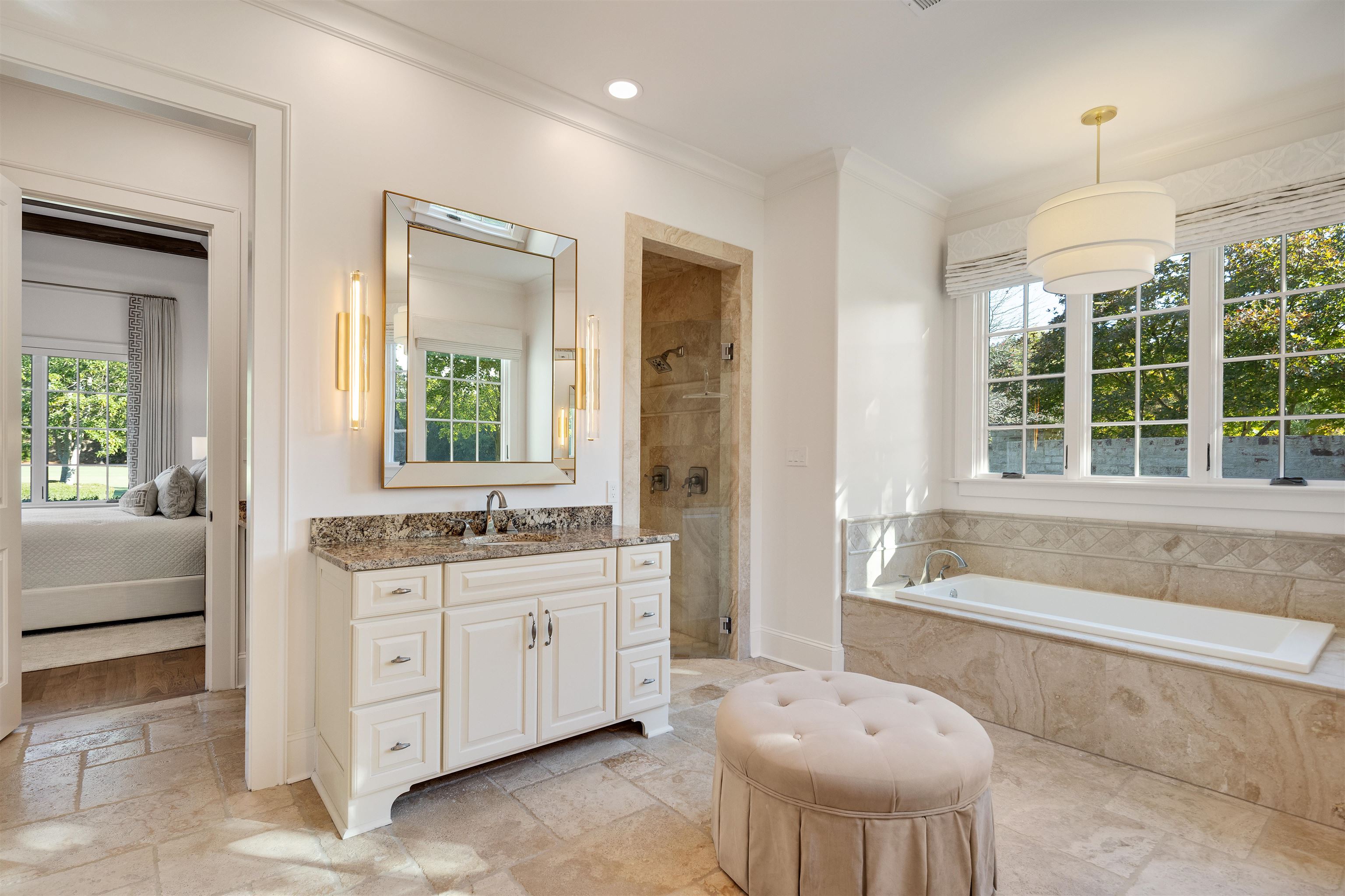 206 DUBRAY MANOR DR