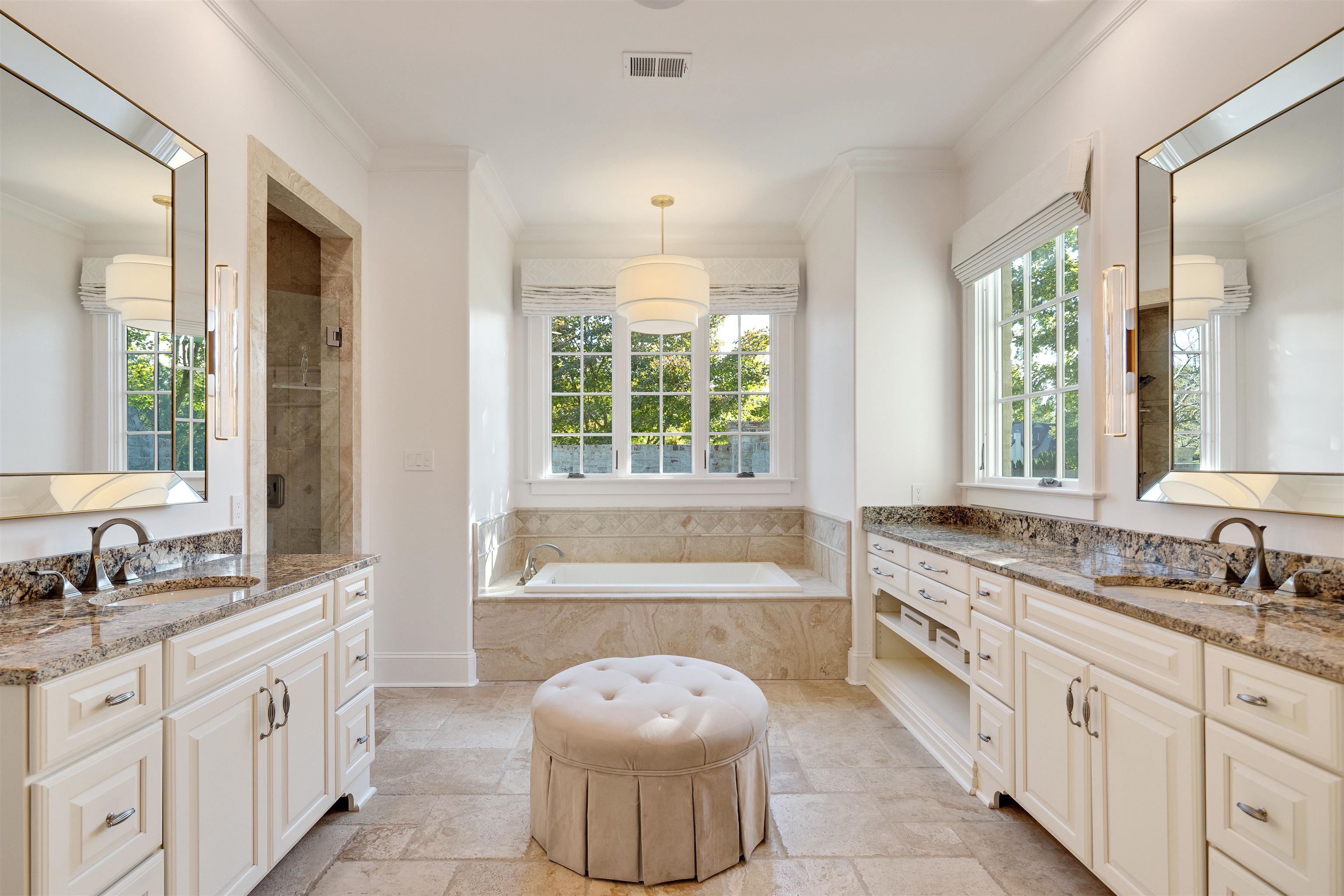 206 DUBRAY MANOR DR