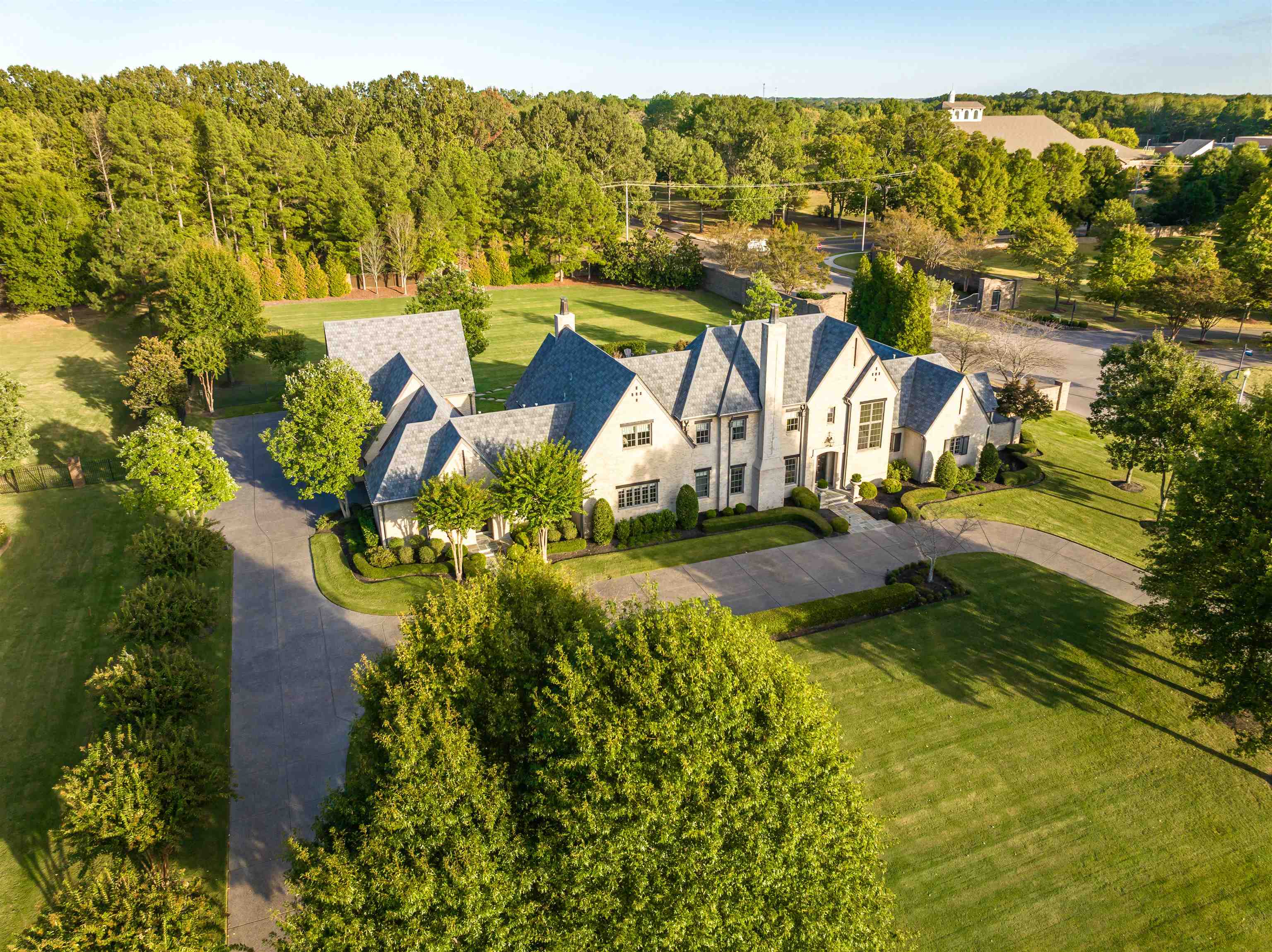 206 DUBRAY MANOR DR