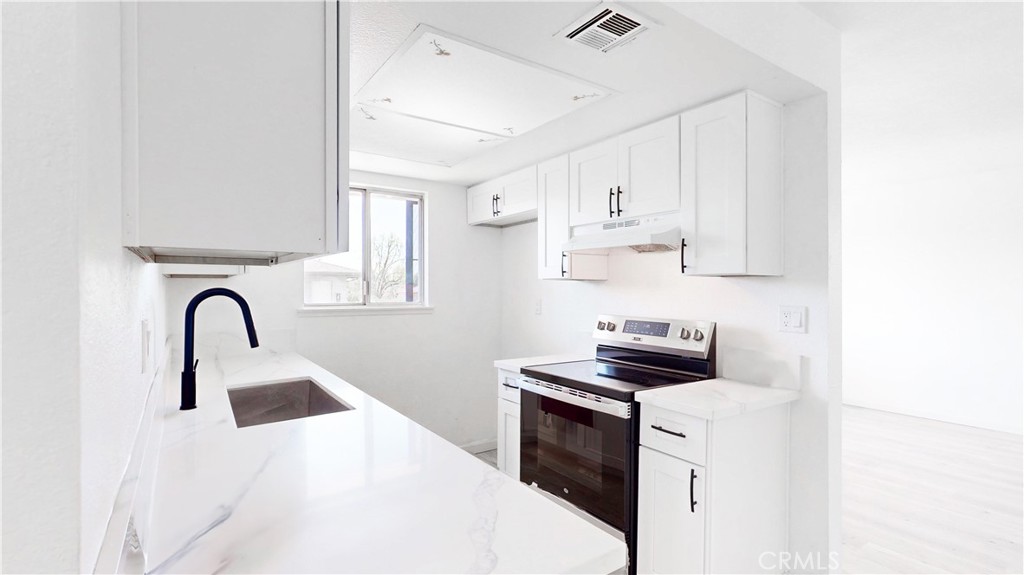 1070 W Calle de las Estrellas 4