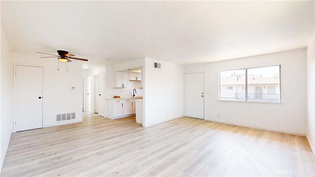 1070 W Calle de las Estrellas 4