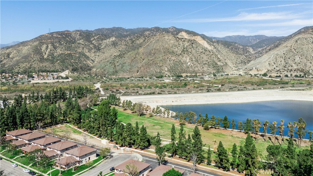 1070 W Calle de las Estrellas 4