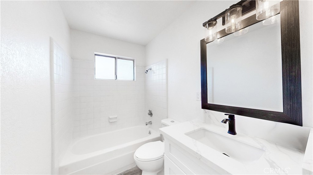 1070 W Calle de las Estrellas 4