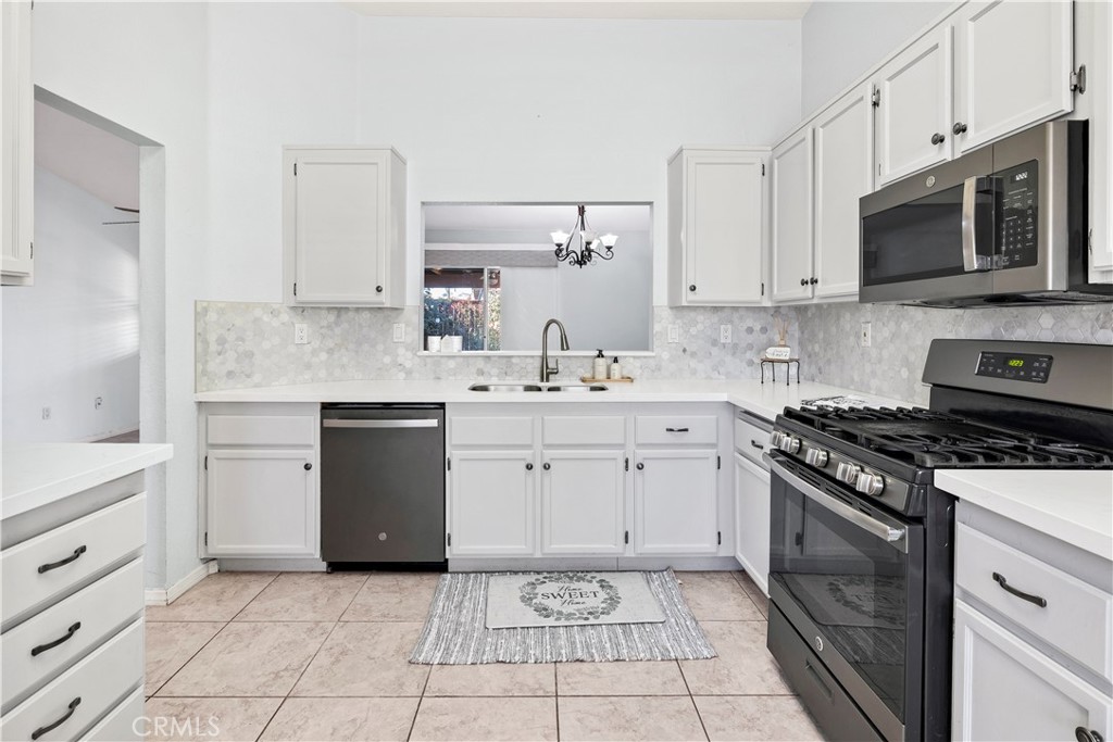 15615 Las Posas Drive