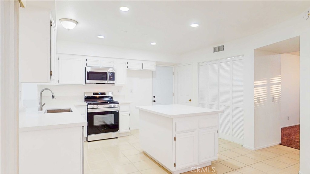 4932 Pinnacle Street