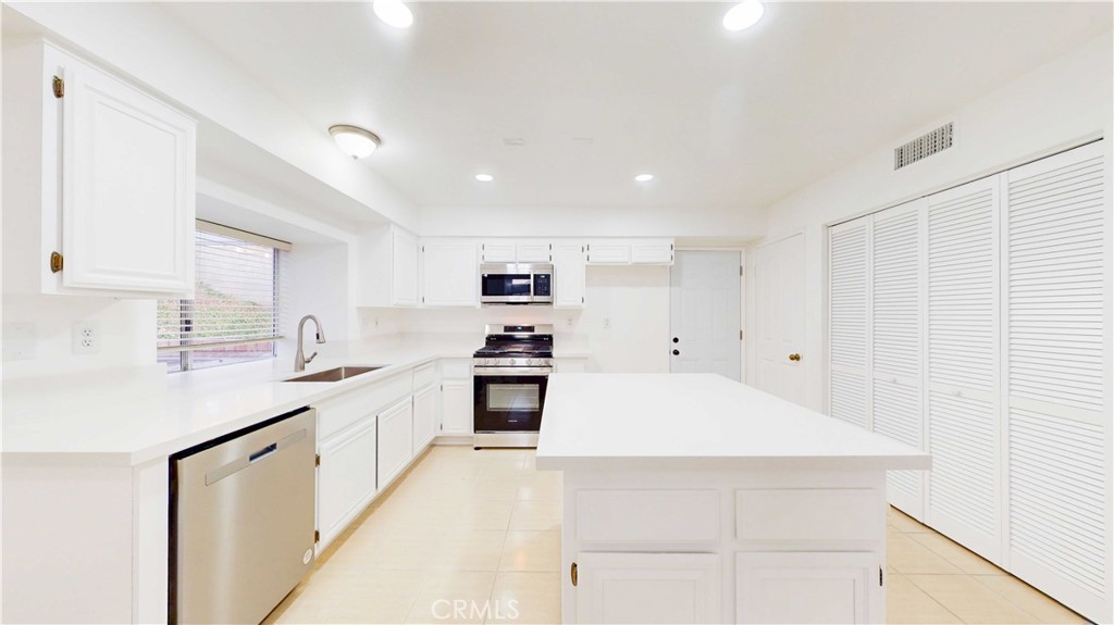 4932 Pinnacle Street