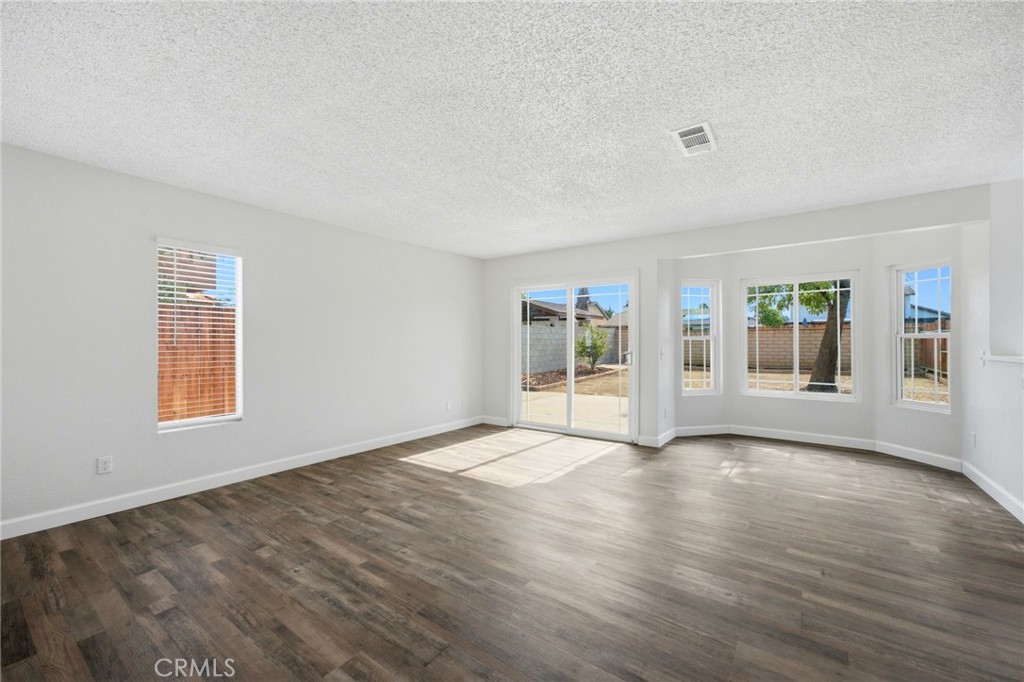 13790 Mangowood