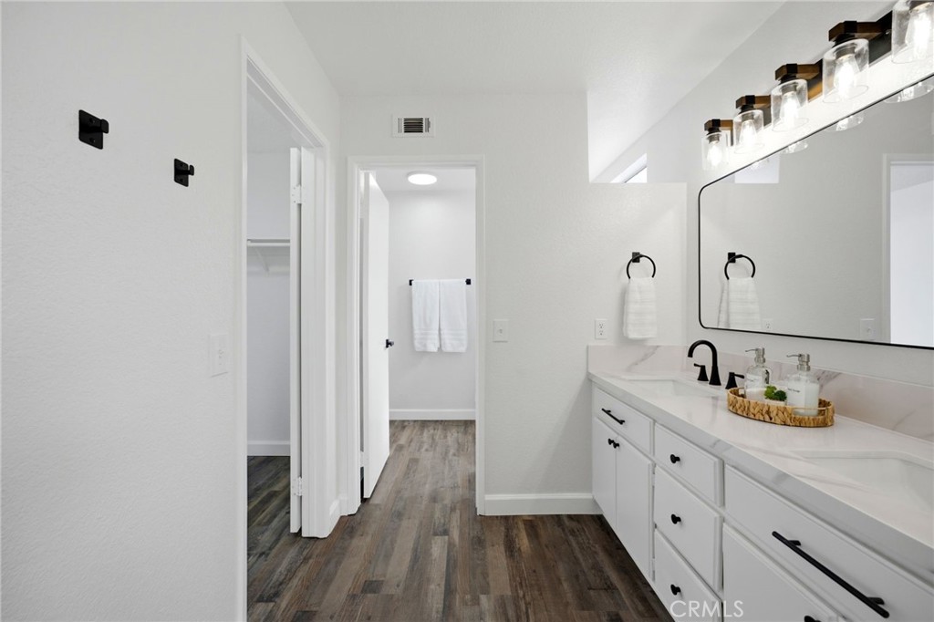 13790 Mangowood