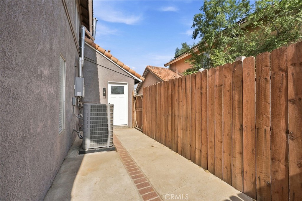 13790 Mangowood