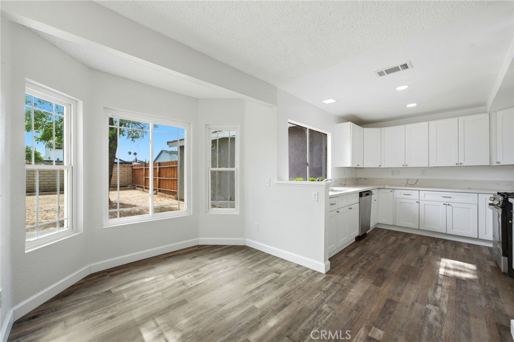 13790 Mangowood