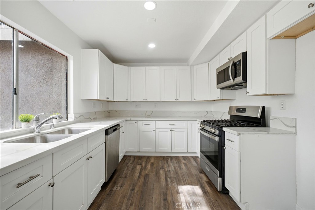 13790 Mangowood